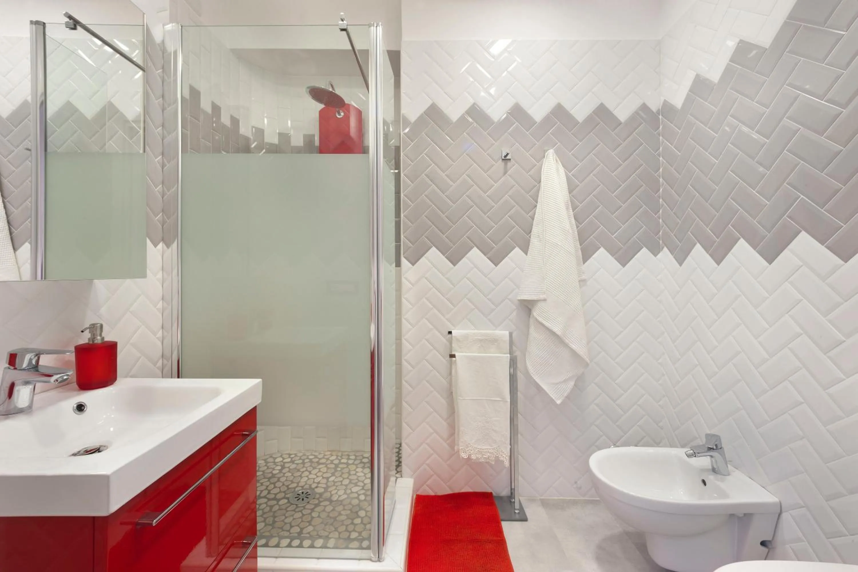 Bathroom in Sorrento Flower Rooms