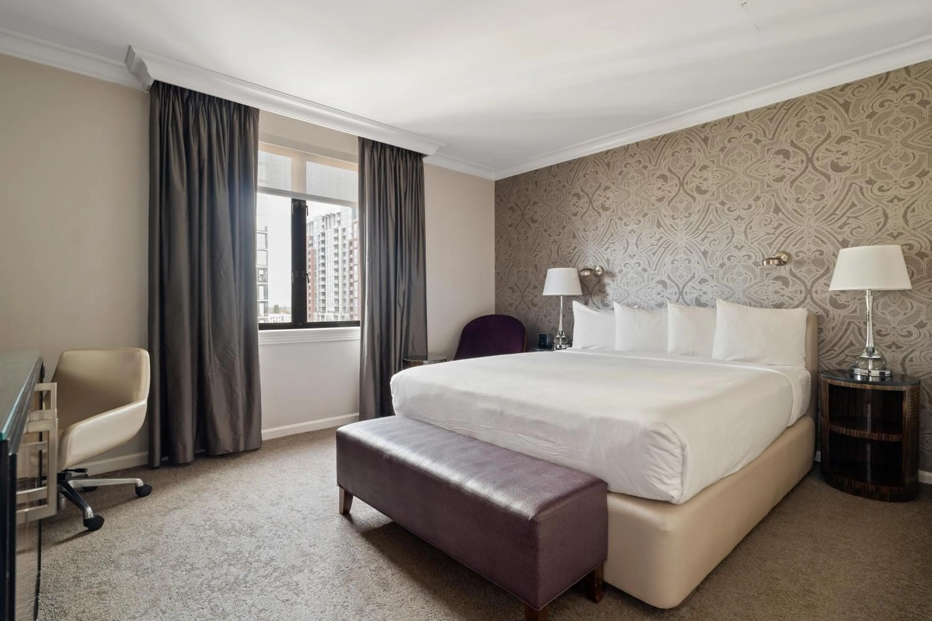 Bed in Hotel de Anza by IHG