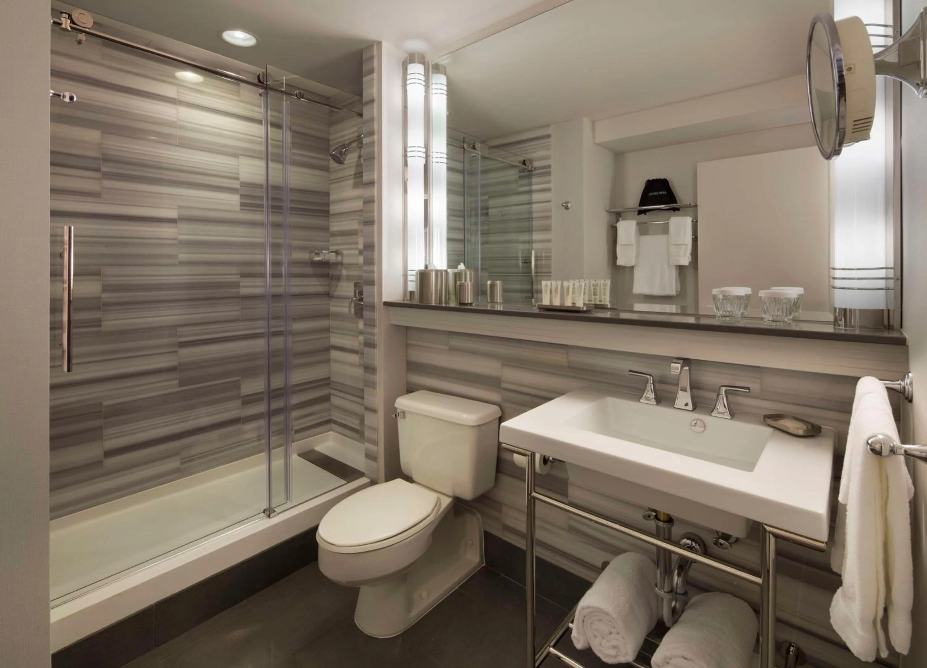 Bathroom in Hotel de Anza by IHG