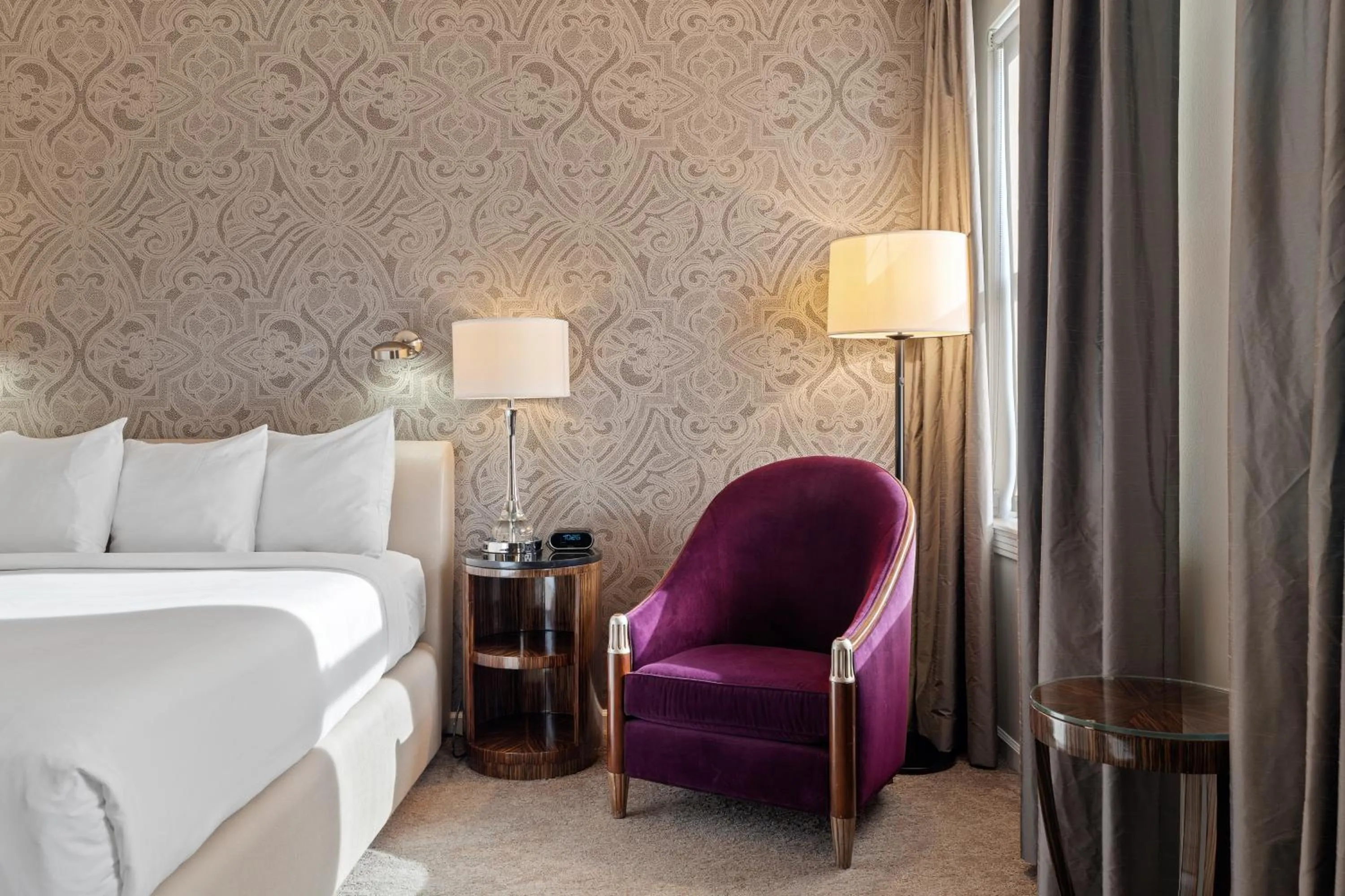 Seating area, Bed in Hotel de Anza by IHG