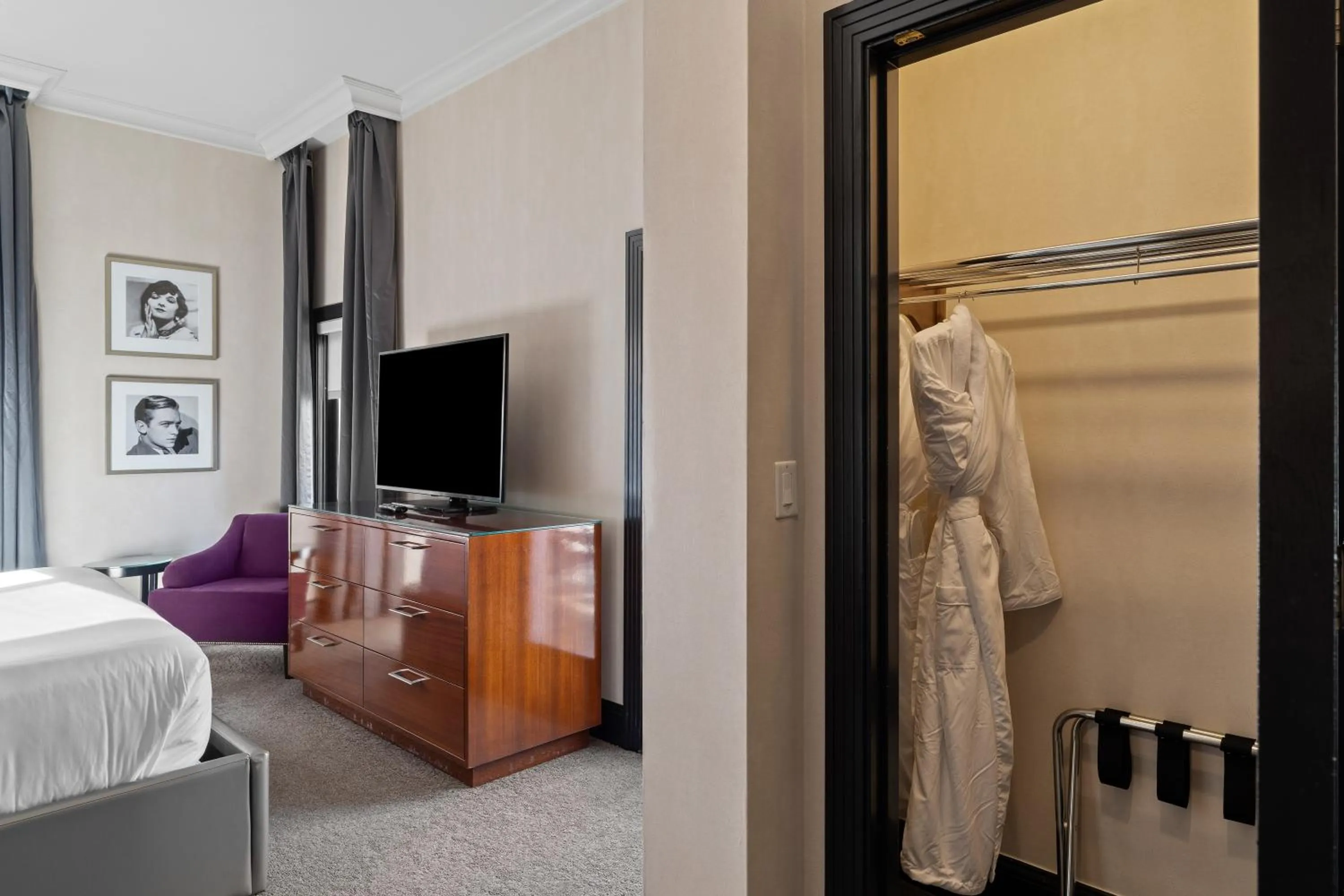 Bed in Hotel de Anza by IHG