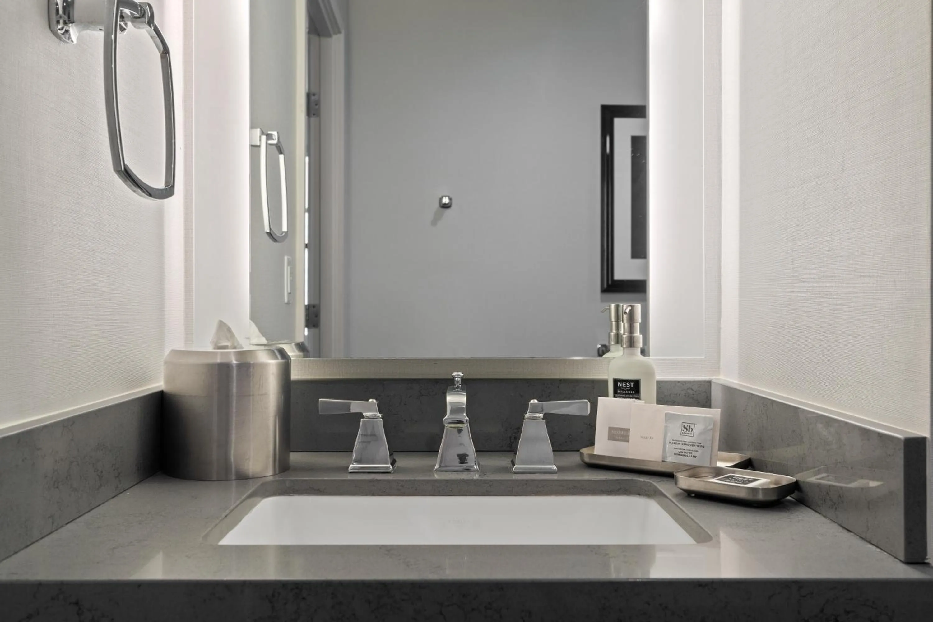 Bathroom in Hotel de Anza by IHG