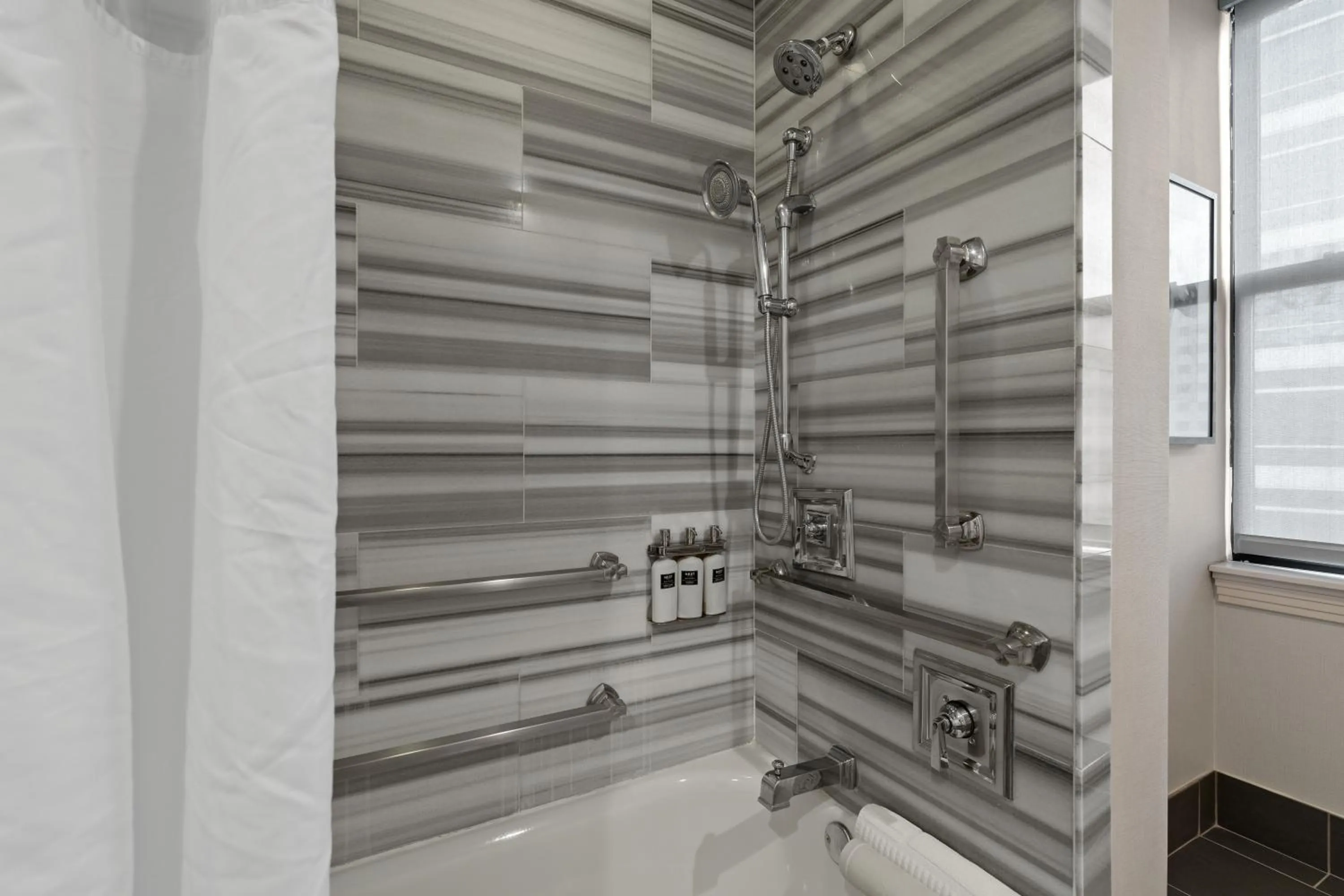 Bathroom in Hotel de Anza by IHG