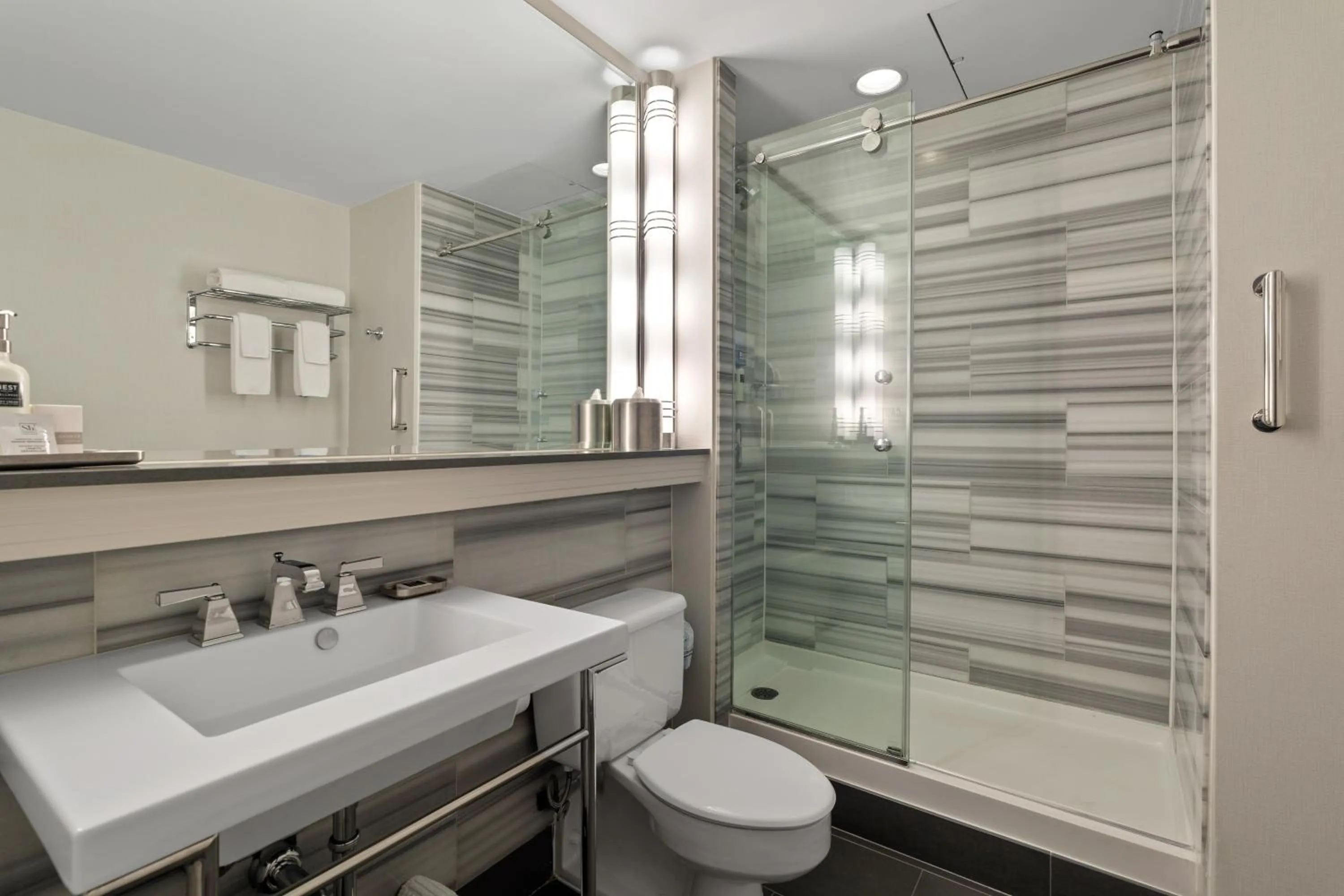 Bathroom in Hotel de Anza by IHG
