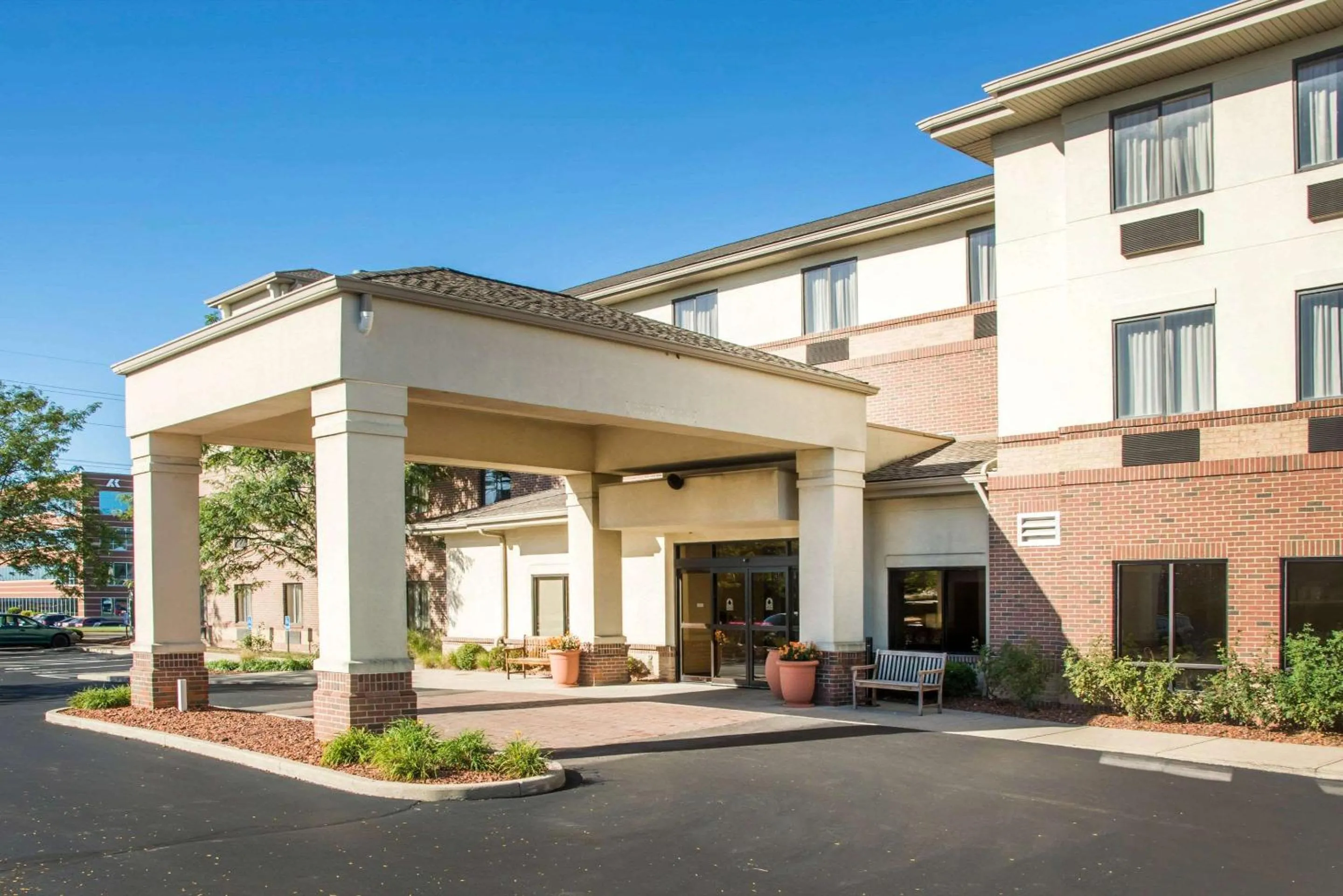 Property building in Comfort Inn & Suites West Chester - North Cincinnati