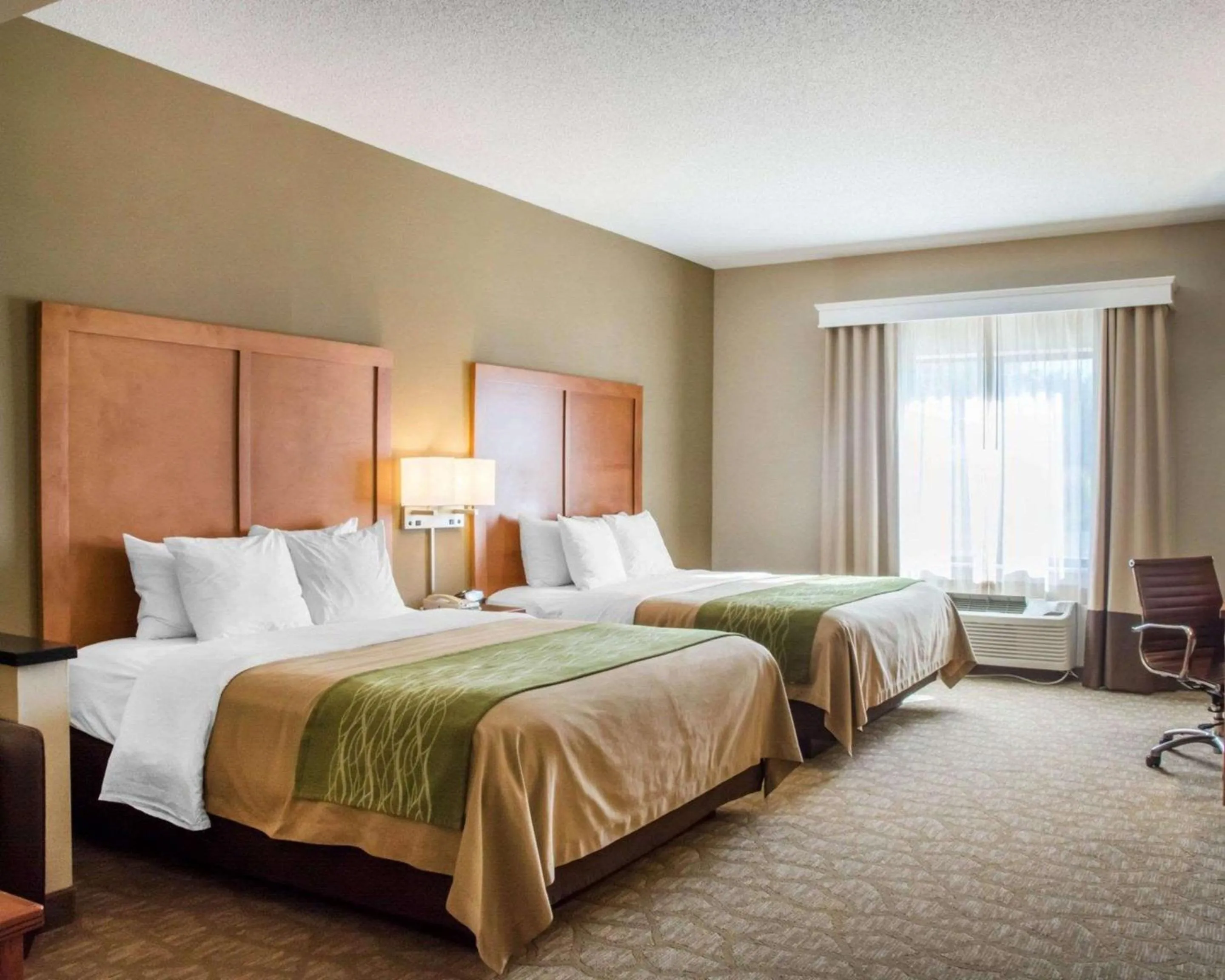 Bedroom, Bed in Comfort Inn & Suites West Chester - North Cincinnati