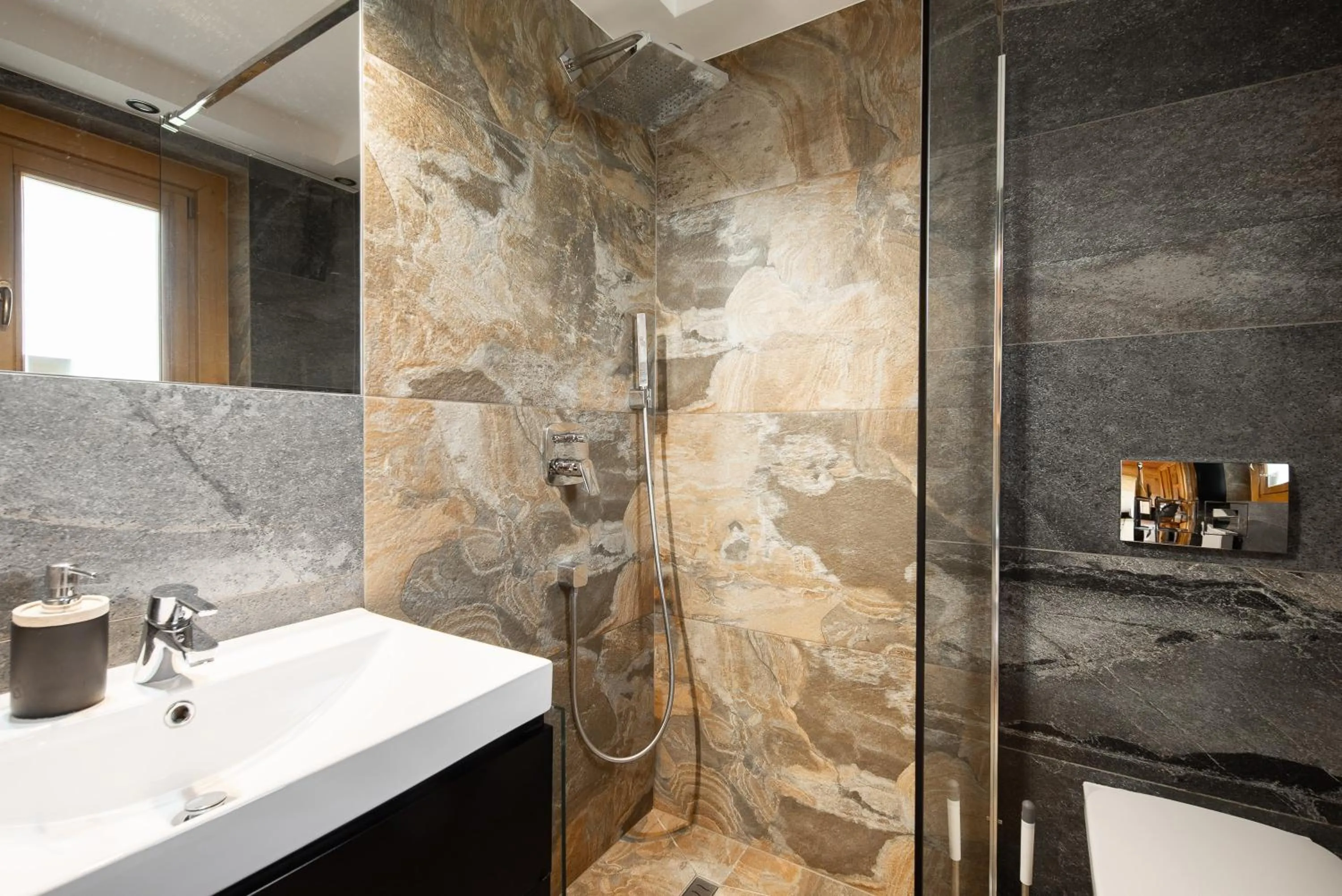 Shower in Willa Turnia