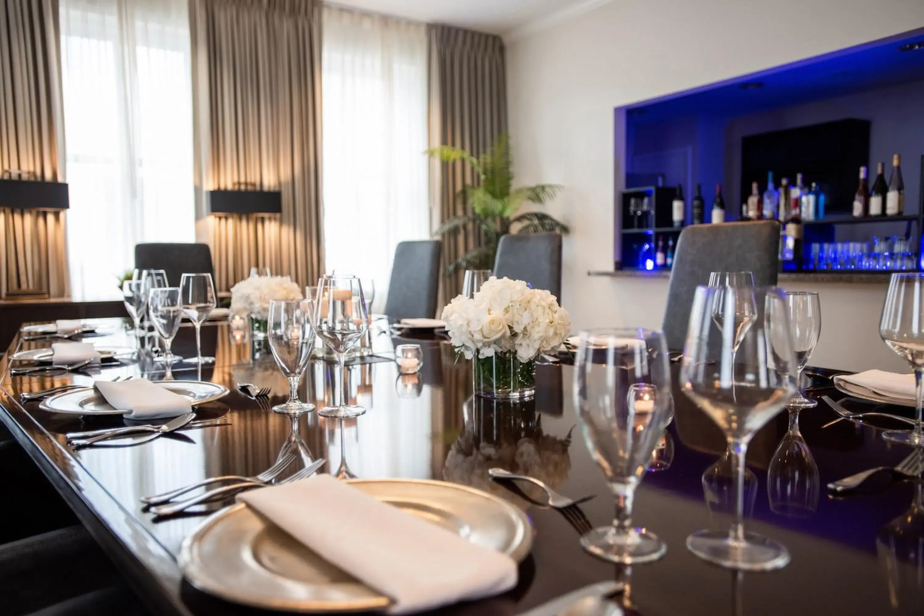 Lounge or bar in Magnolia Hotel Houston, a Tribute Portfolio Hotel Lounge or bar in Magnolia Hotel Houston, a Tribute Portfolio Hotel