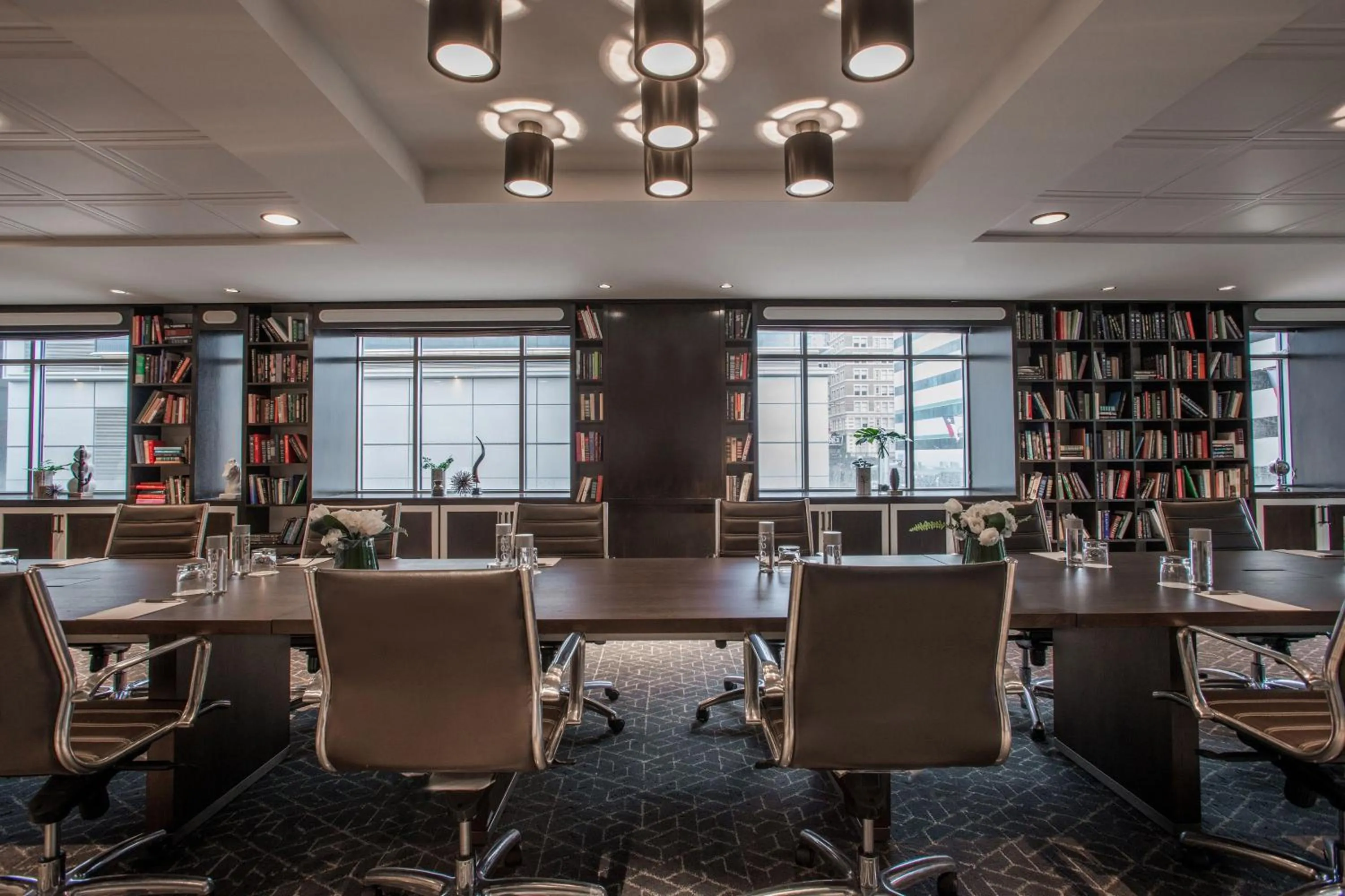 Meeting/conference room in Magnolia Hotel Houston, a Tribute Portfolio Hotel