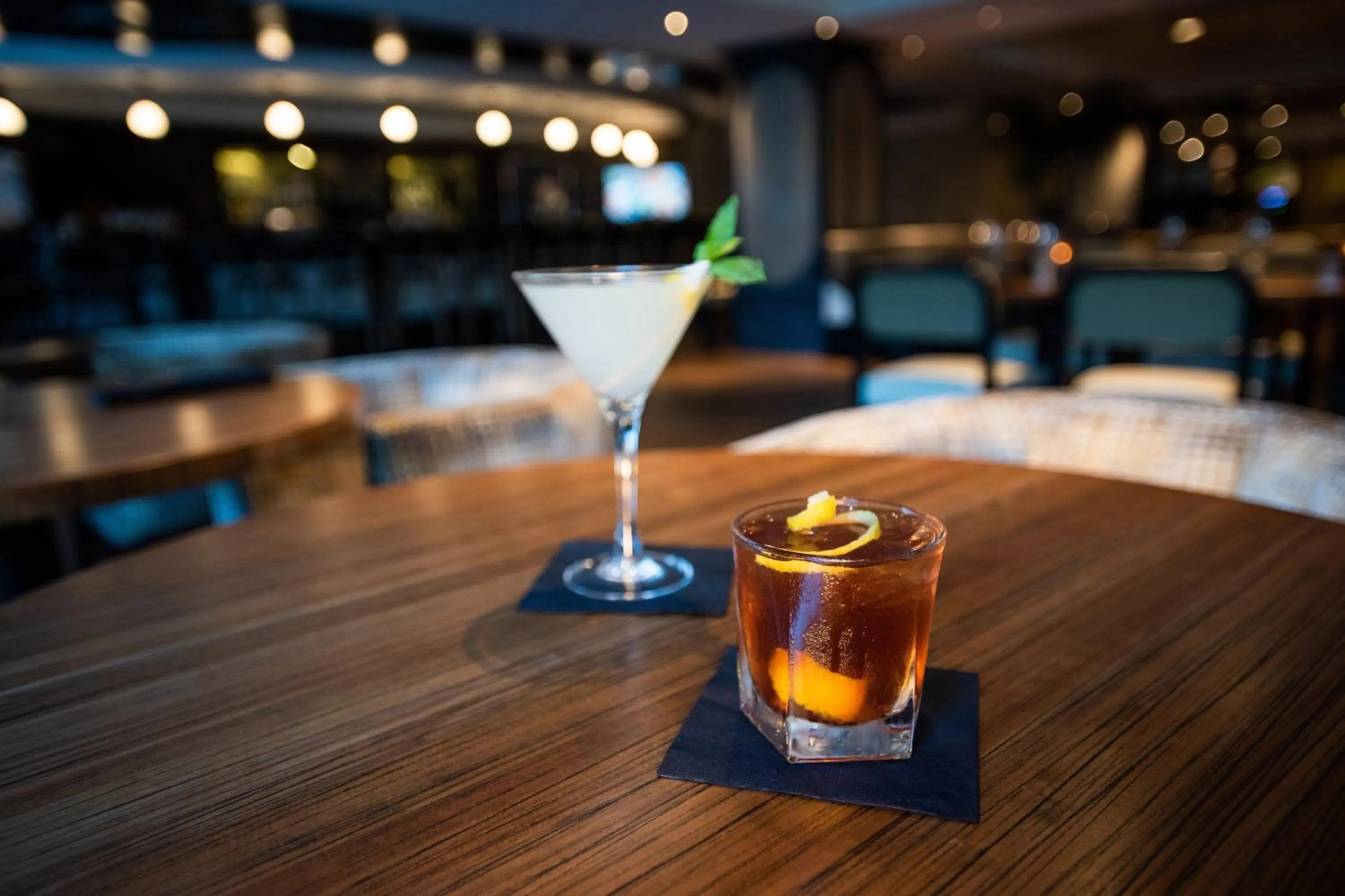 Lounge or bar in Magnolia Hotel Houston, a Tribute Portfolio Hotel