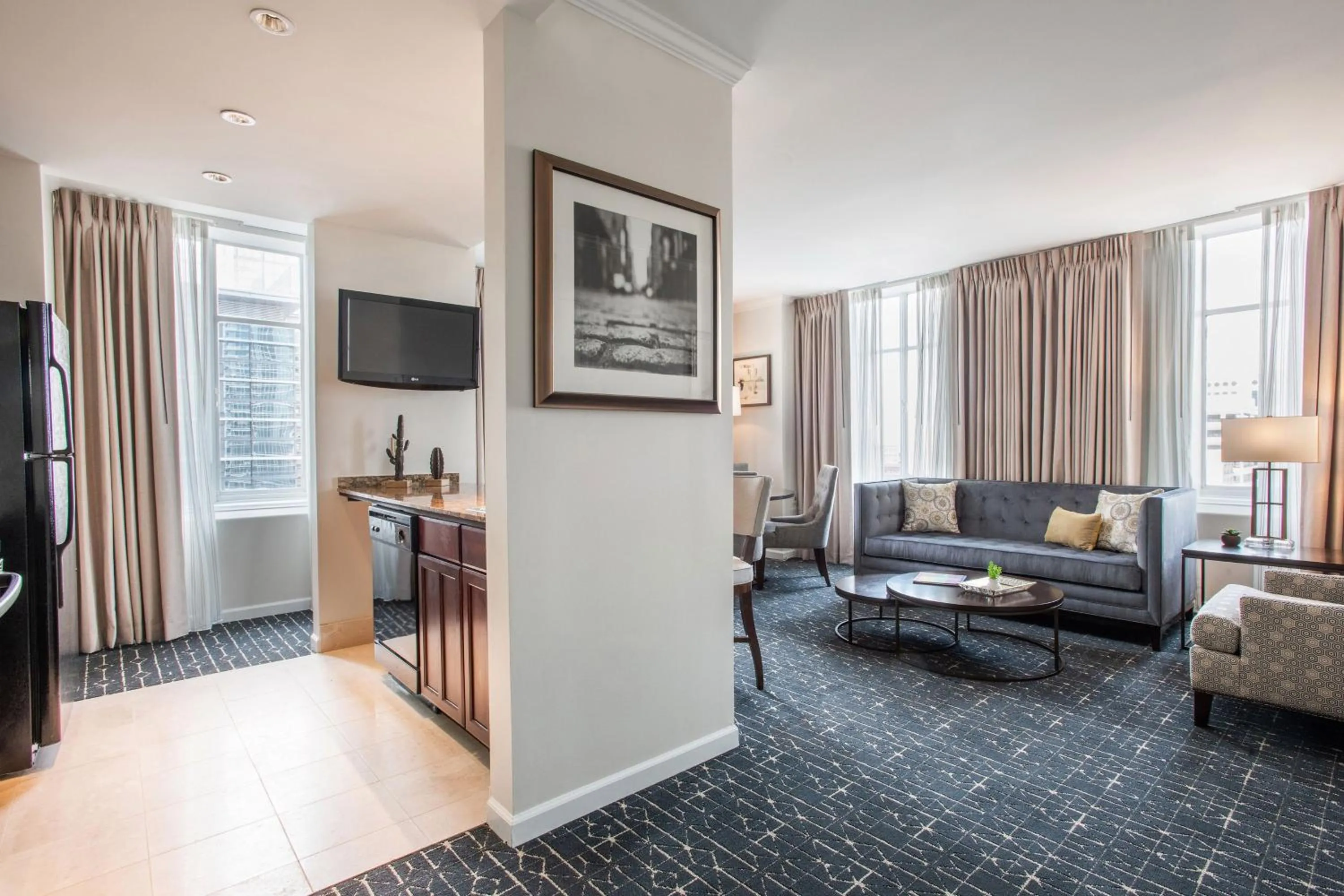 Living room in Magnolia Hotel Houston, a Tribute Portfolio Hotel