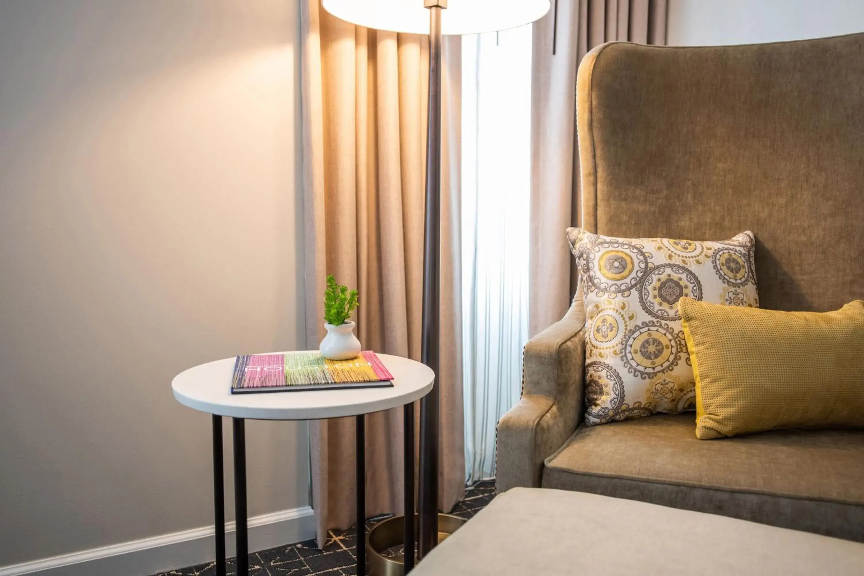 Photo of the whole room, Bed in Magnolia Hotel Houston, a Tribute Portfolio Hotel Photo of the whole room, Bed in Magnolia Hotel Houston, a Tribute Portfolio Hotel