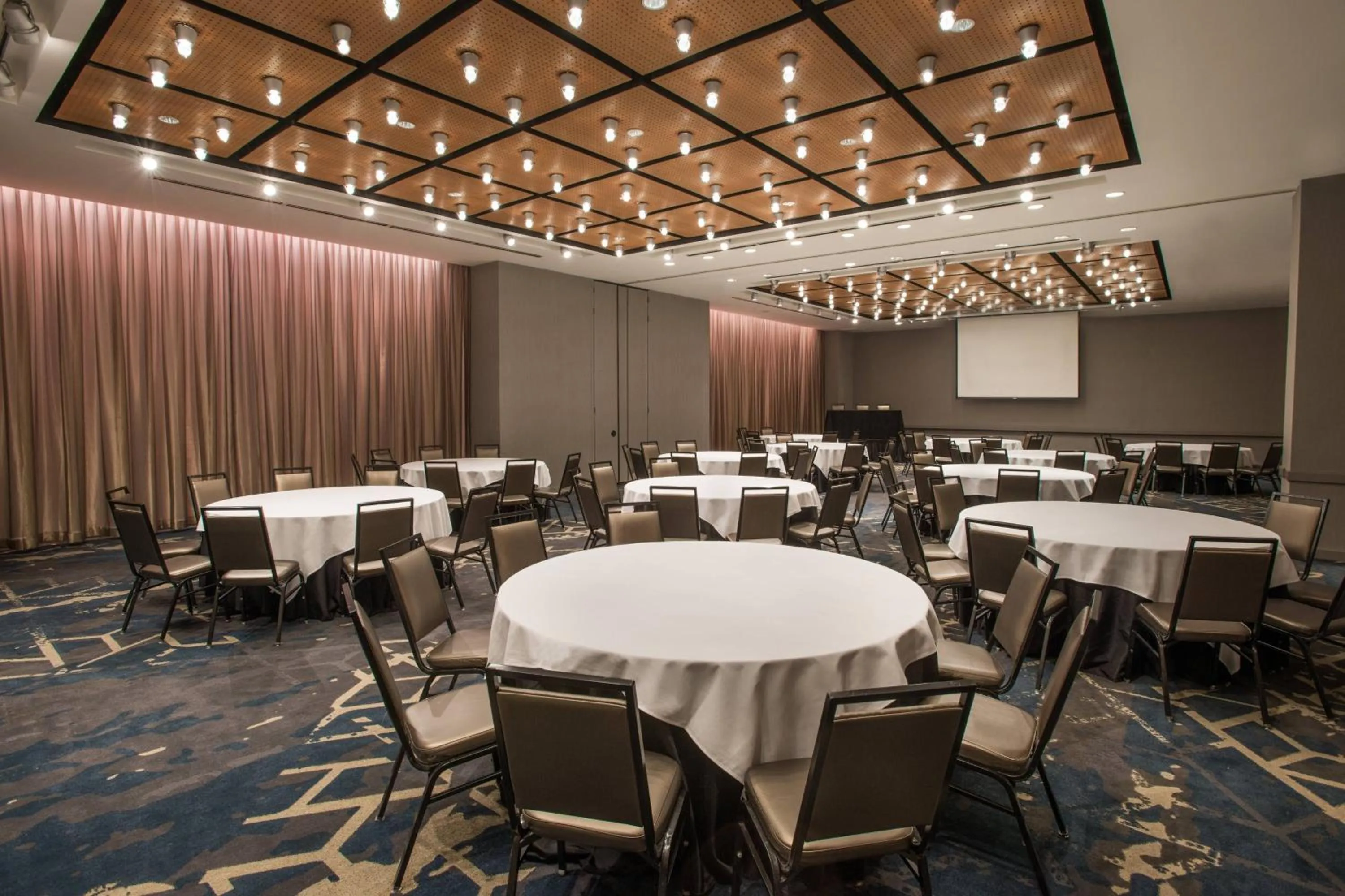 Meeting/conference room in Magnolia Hotel Houston, a Tribute Portfolio Hotel