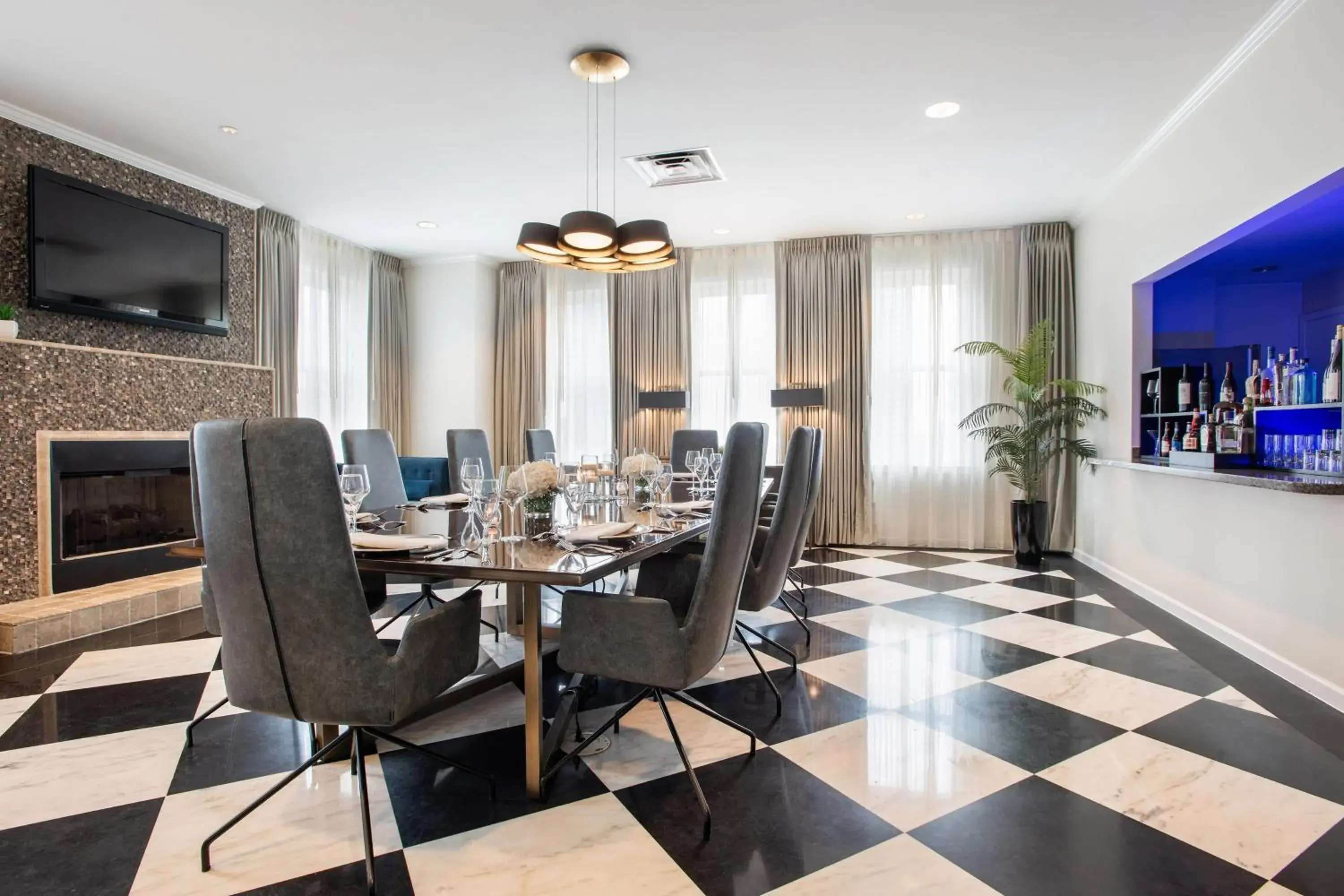 Lounge or bar in Magnolia Hotel Houston, a Tribute Portfolio Hotel Lounge or bar in Magnolia Hotel Houston, a Tribute Portfolio Hotel