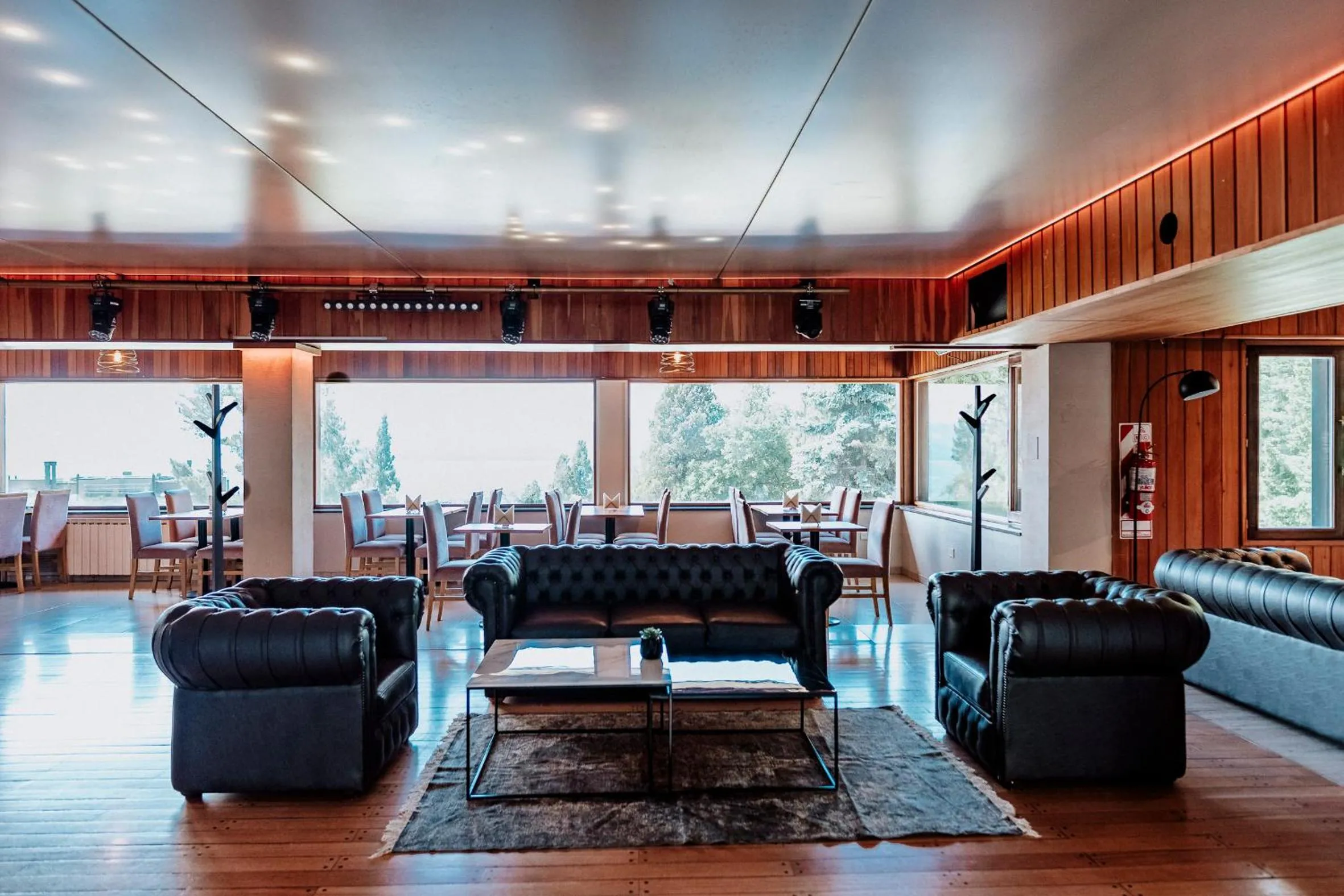 Restaurant/places to eat in Basia Hotel & Sushi