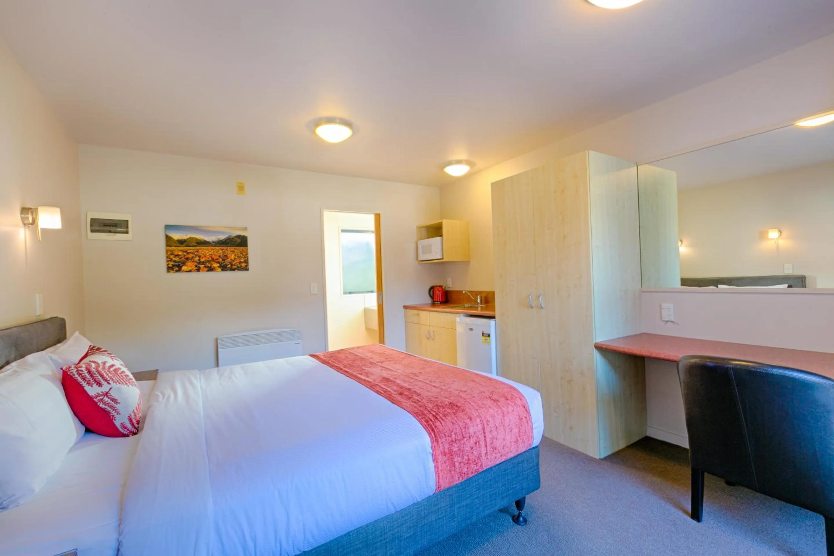 Photo of the whole room, Bed in Bella Vista Motel Franz Josef Glacier