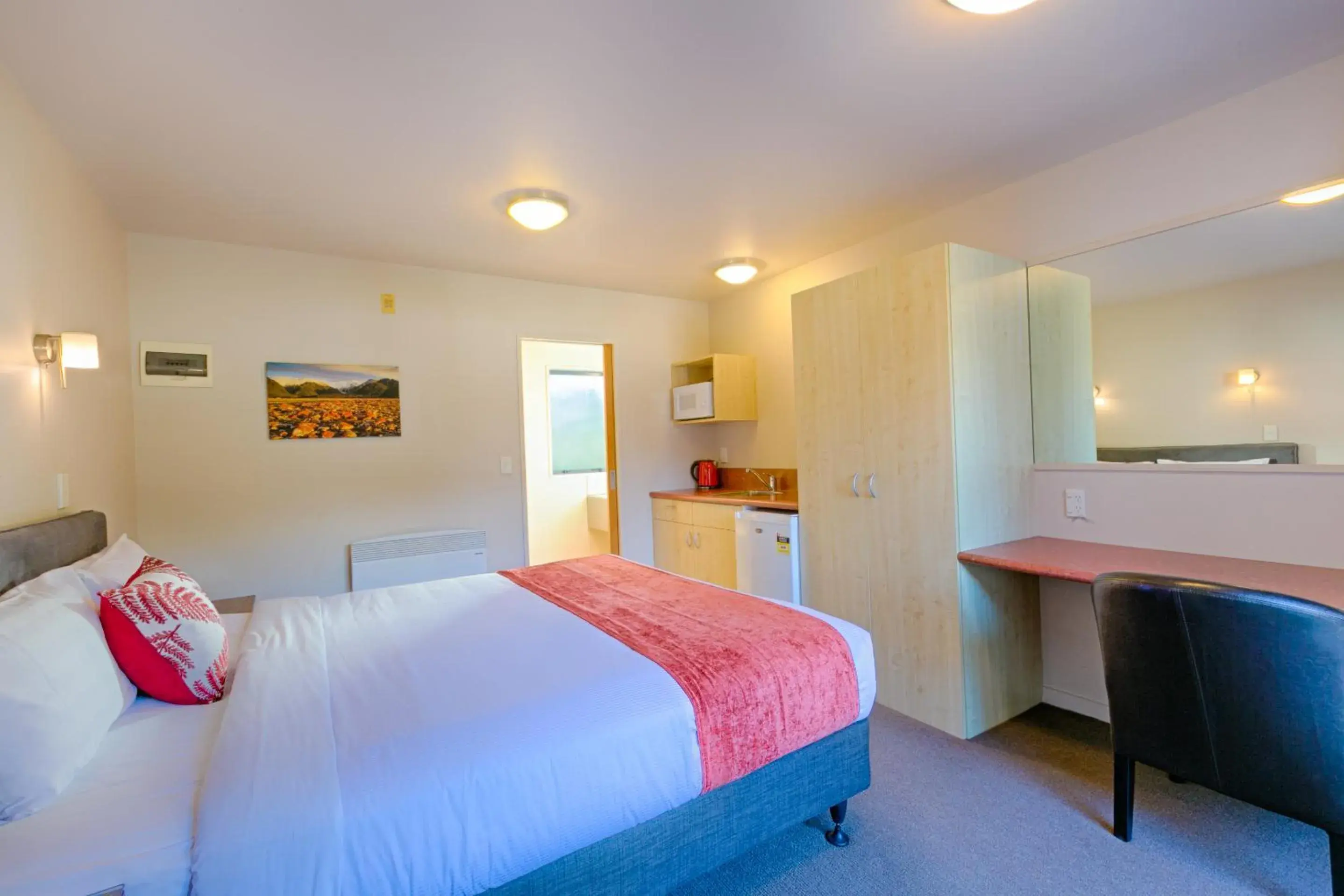 Photo of the whole room, Bed in Bella Vista Motel Franz Josef Glacier Photo of the whole room, Bed in Bella Vista Motel Franz Josef Glacier