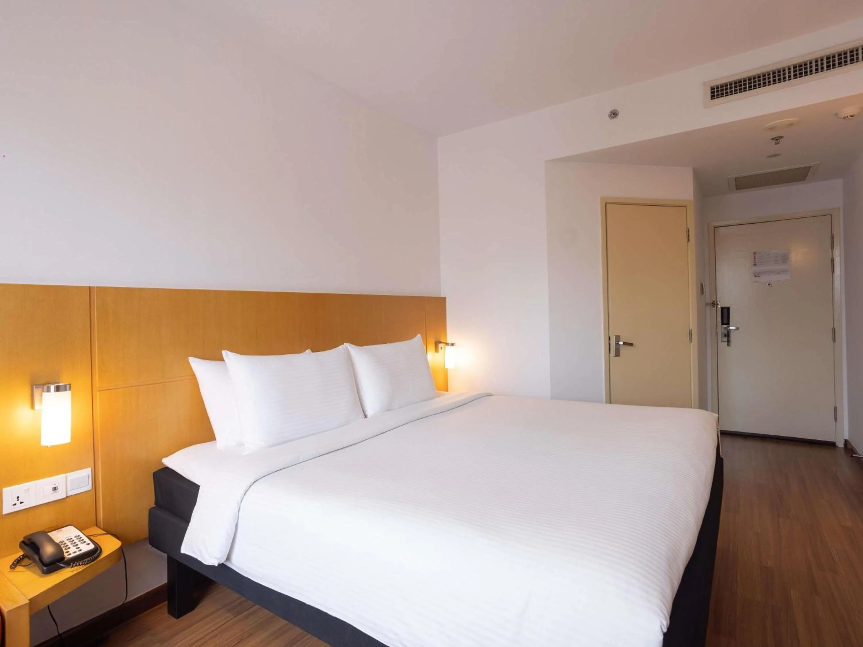 Bedroom, Bed in Ibis Singapore on Bencoolen - Newly Renovated
