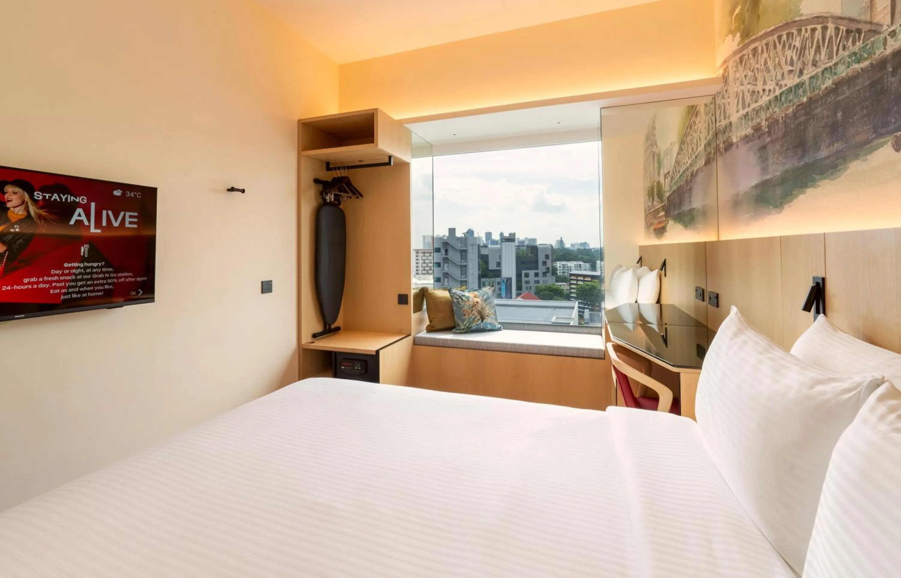Bed in Ibis Singapore on Bencoolen - Newly Renovated