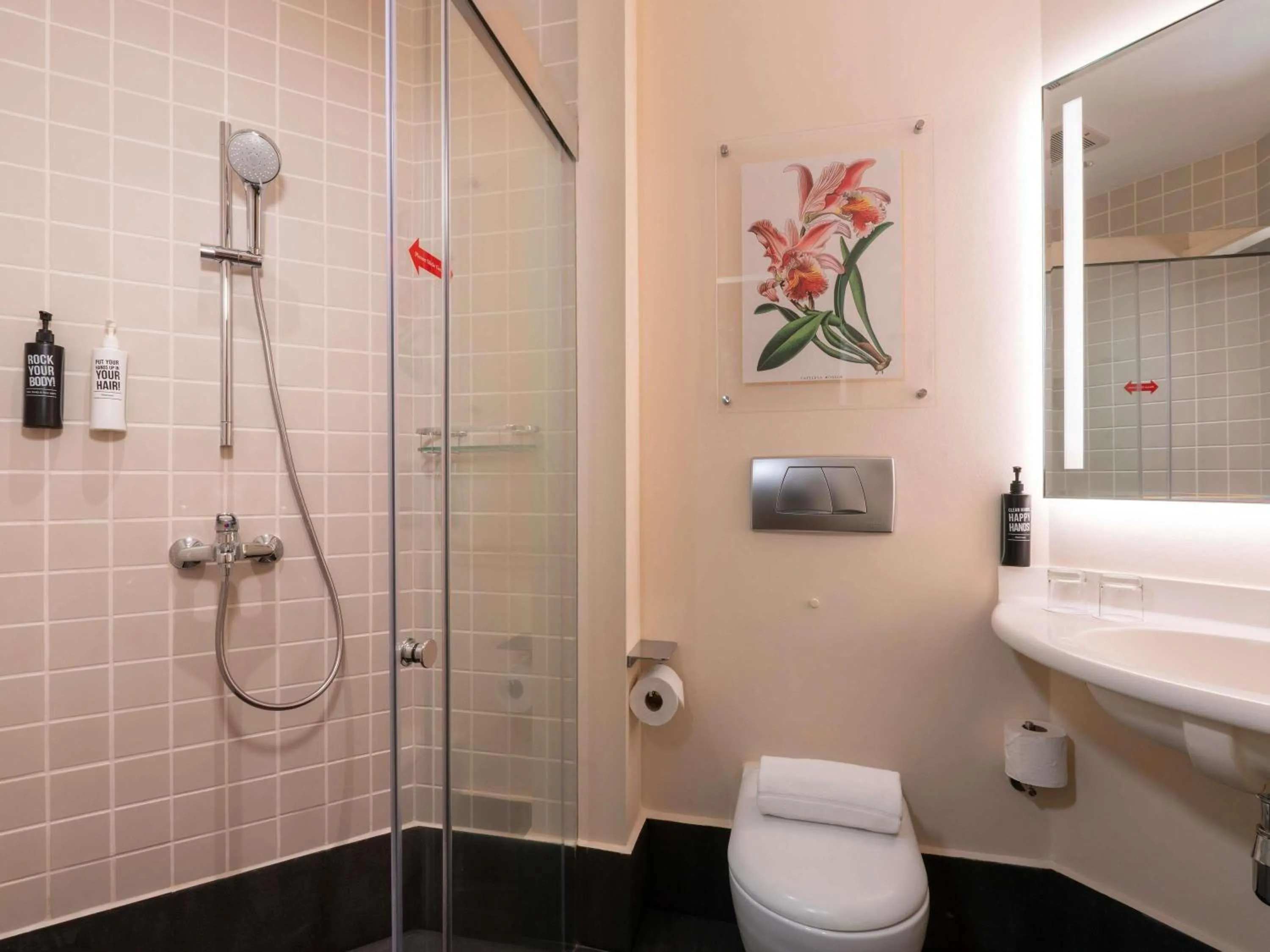 Bedroom in Ibis Singapore on Bencoolen - Newly Renovated