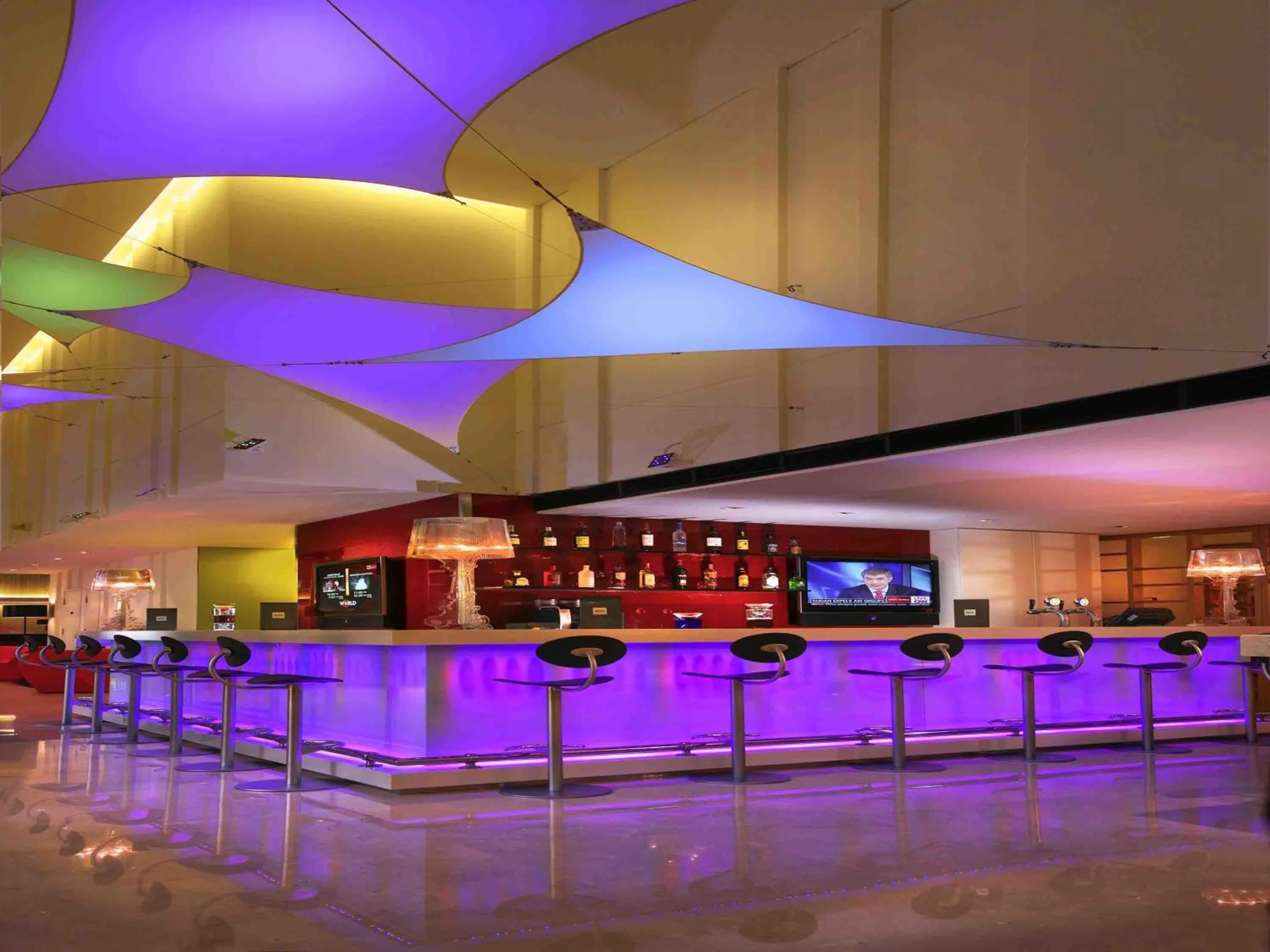 Lounge or bar in Ibis Singapore on Bencoolen - Newly Renovated