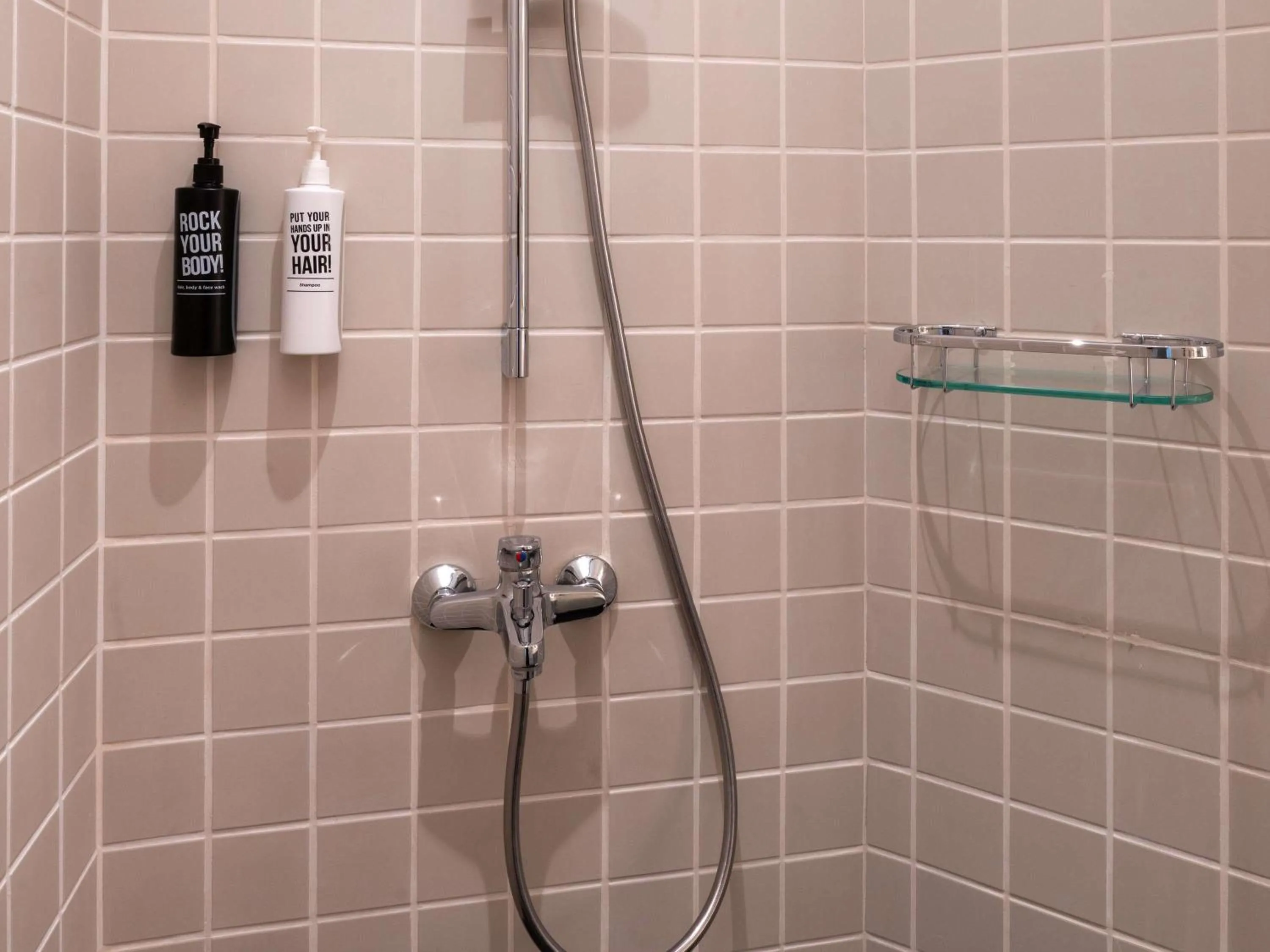 Bedroom in Ibis Singapore on Bencoolen - Newly Renovated