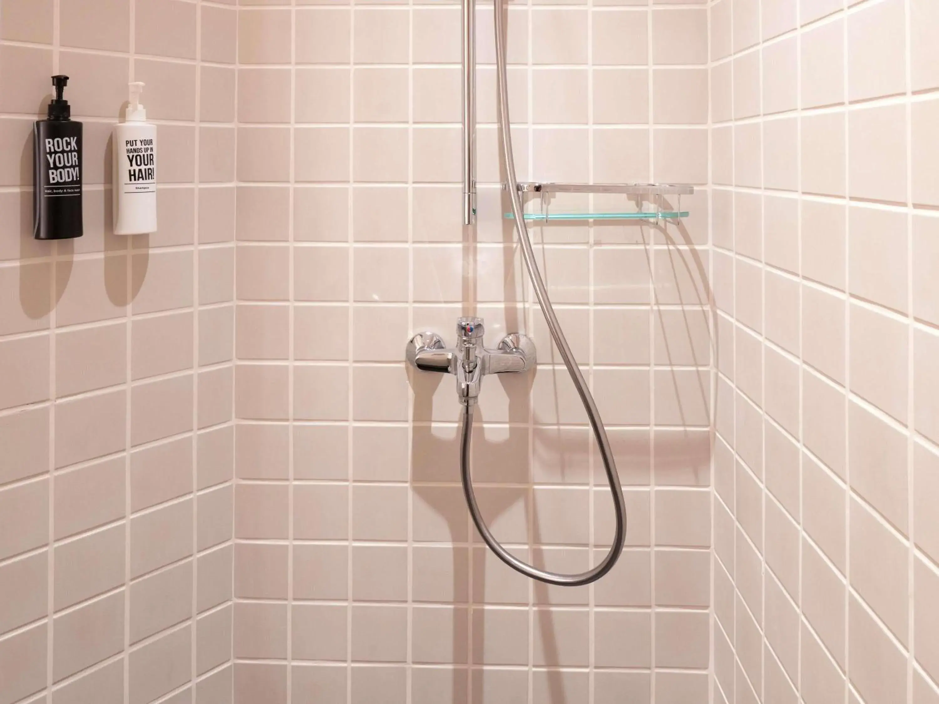 Bedroom in Ibis Singapore on Bencoolen Bedroom in Ibis Singapore on Bencoolen