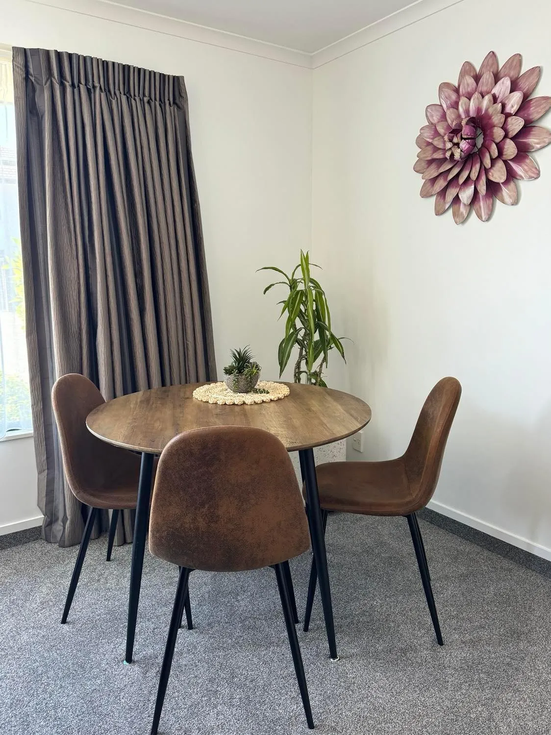 Dining area in Centre Court Motel