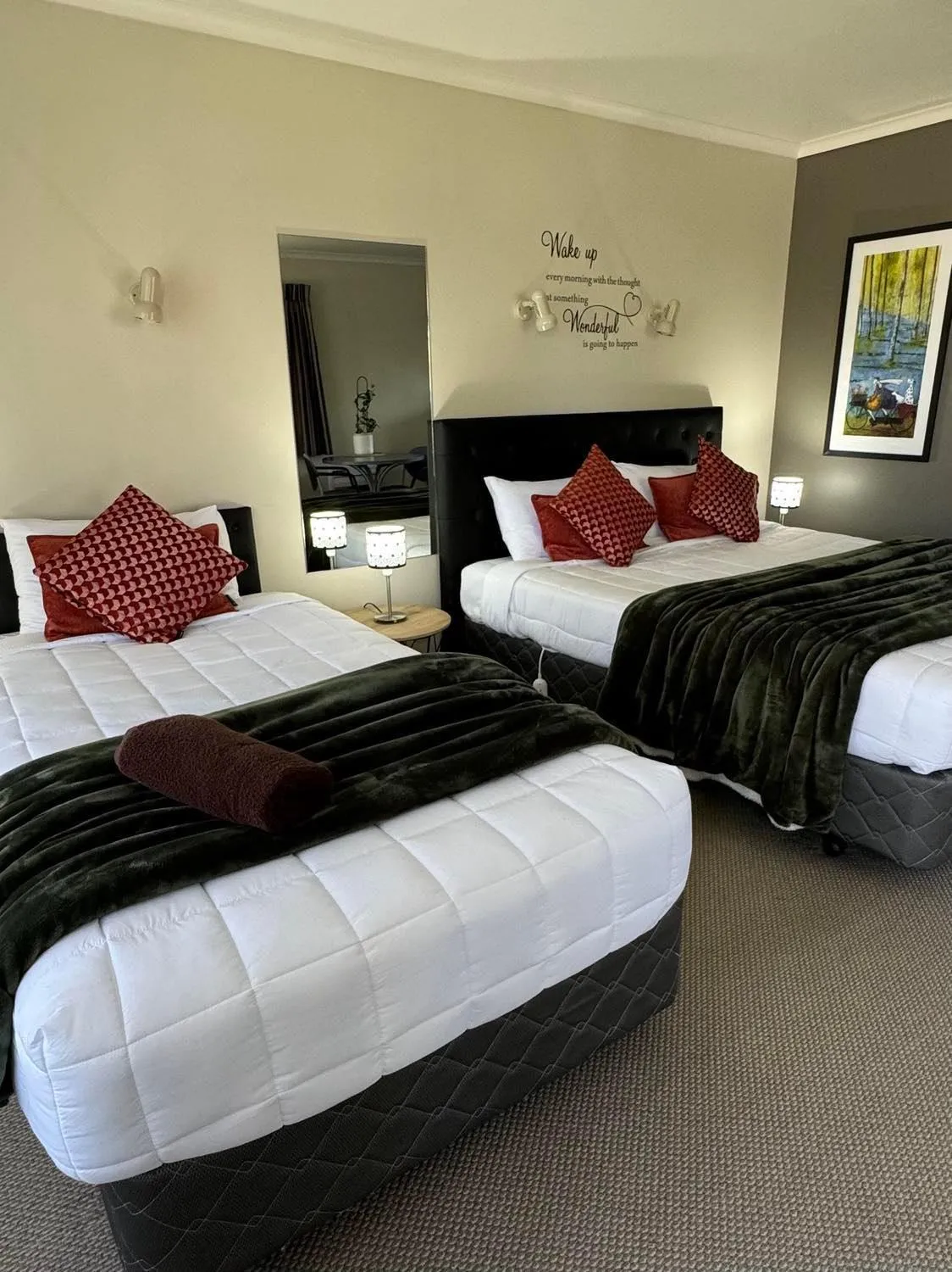 Bedroom, Bed in Centre Court Motel