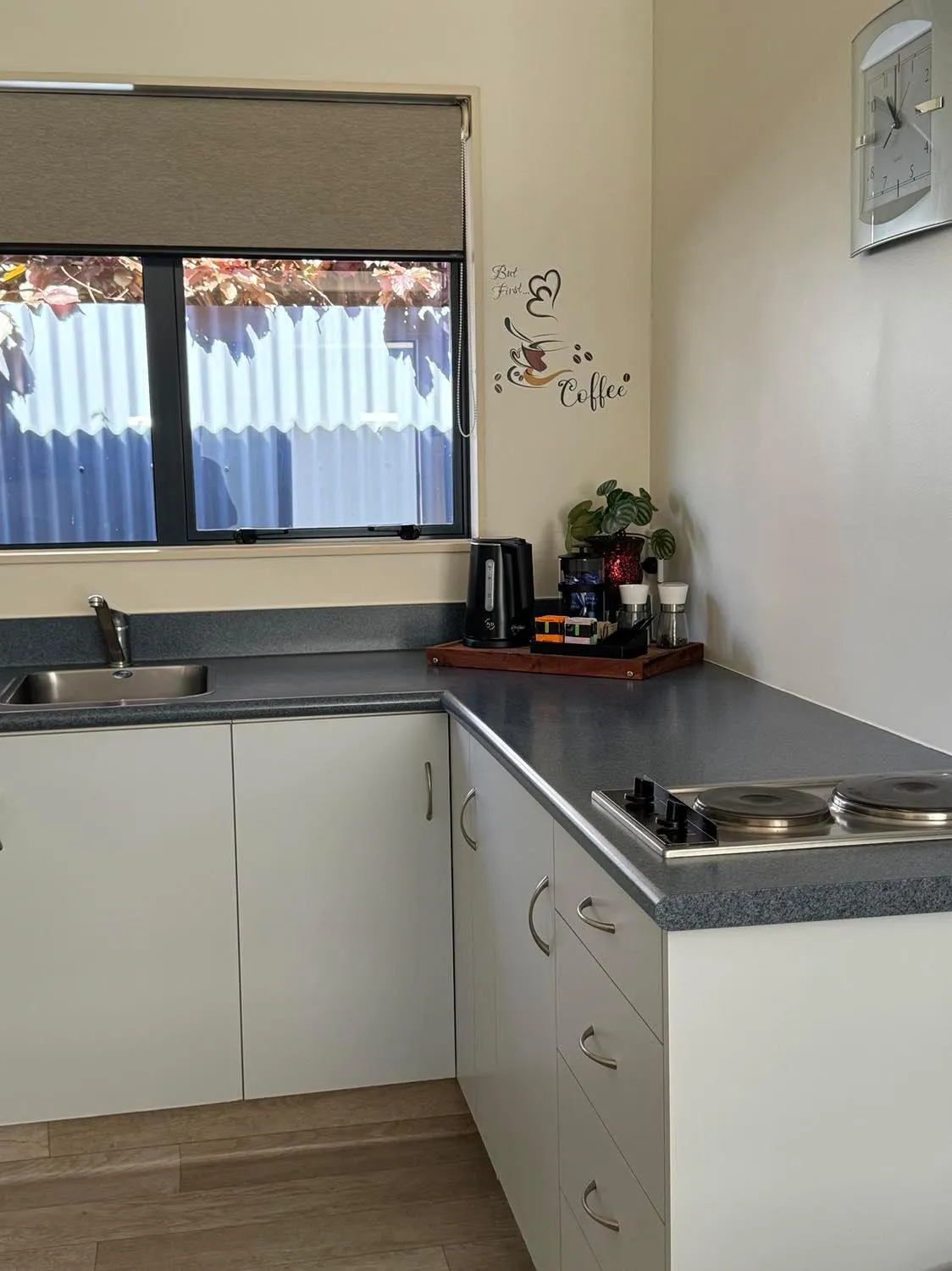 kitchen in Centre Court Motel