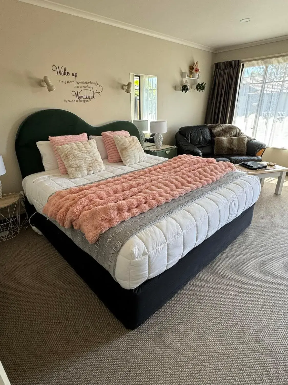 Bedroom, Bed in Centre Court Motel Bedroom, Bed in Centre Court Motel