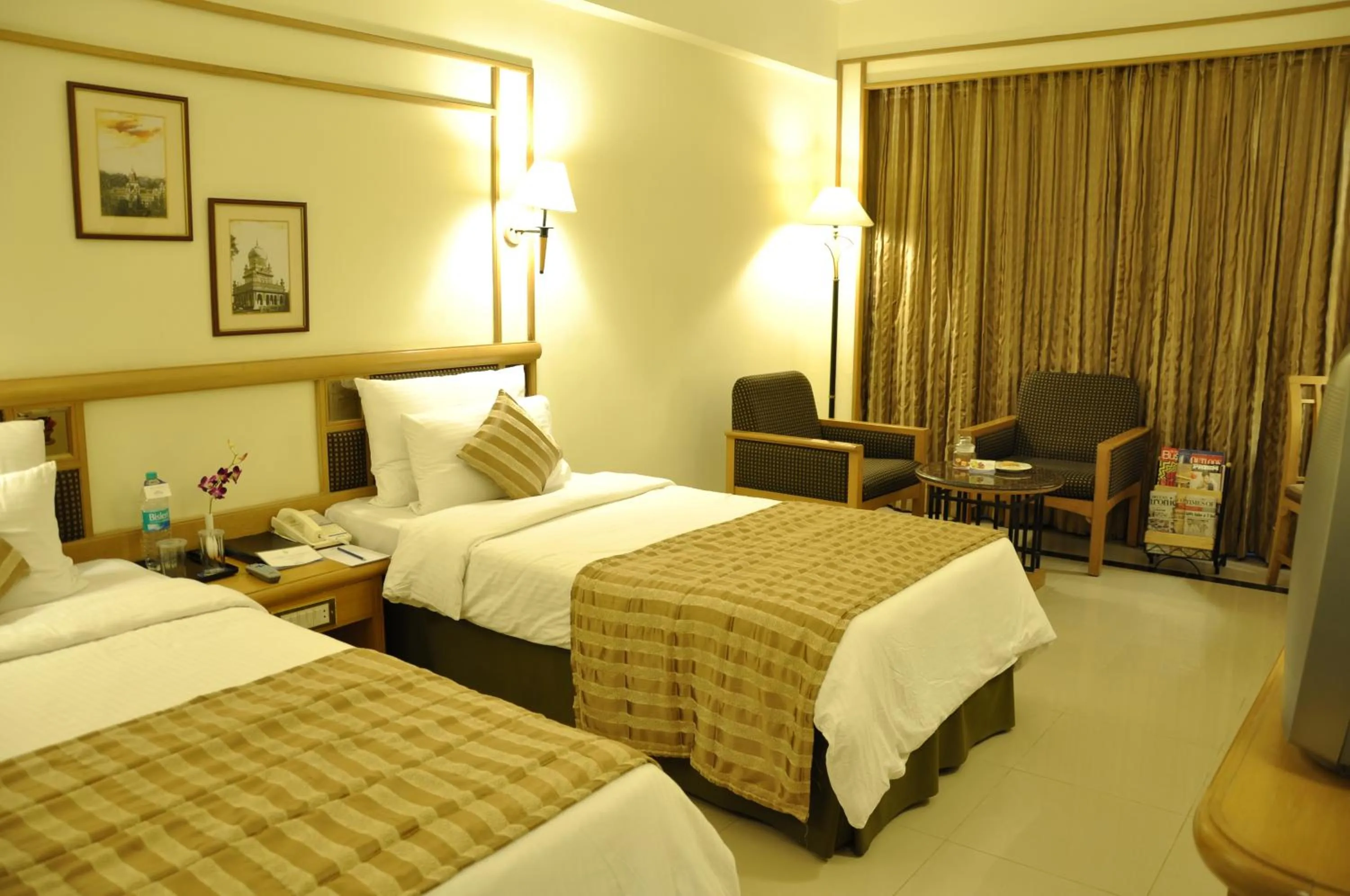 Bed in Aditya Park-A Sarovar Portico Hotel