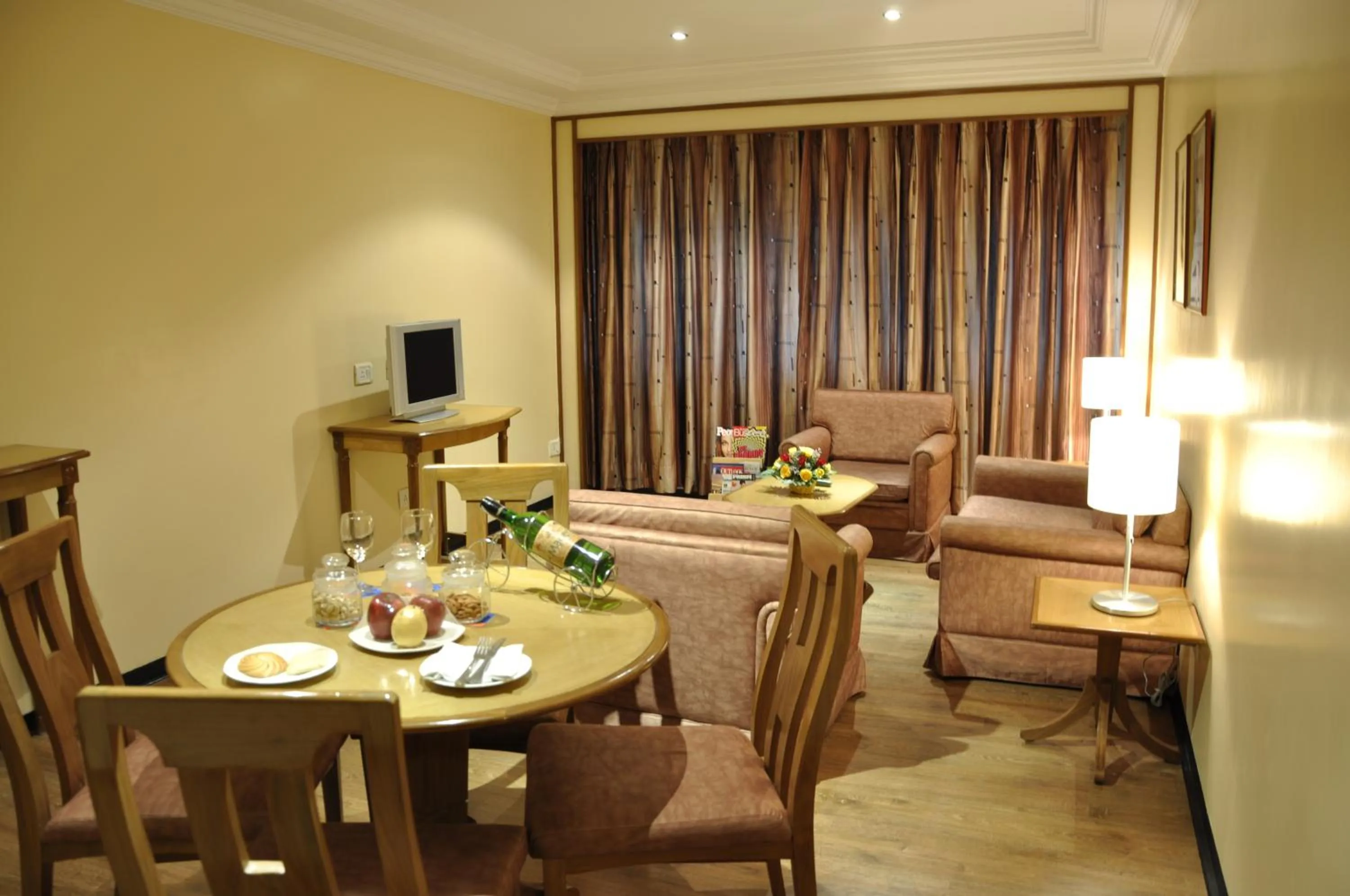 Living room in Aditya Park-A Sarovar Portico Hotel