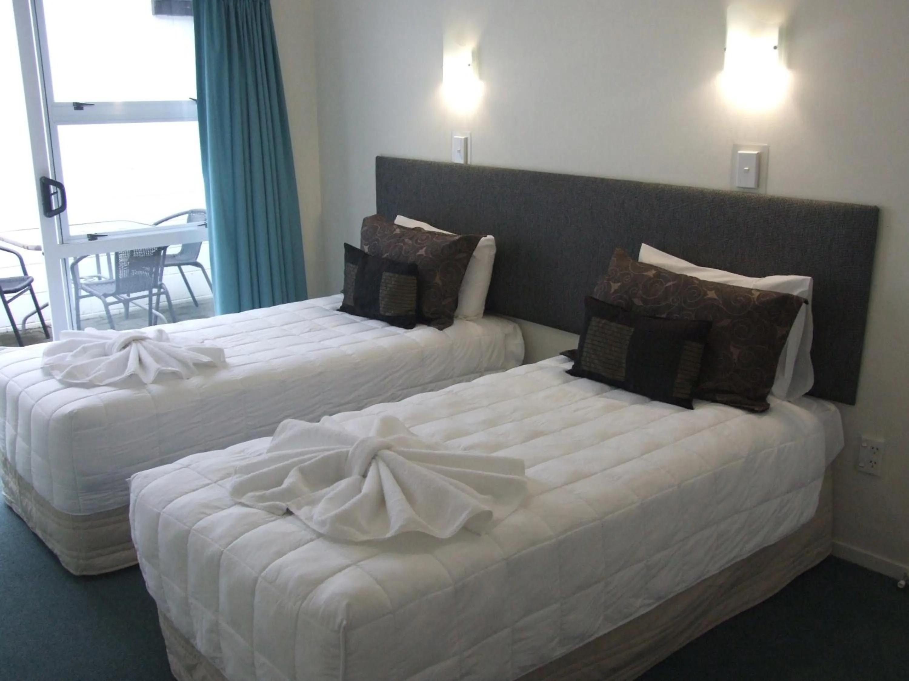 Bedroom, Bed in Palm Court Motor Inn