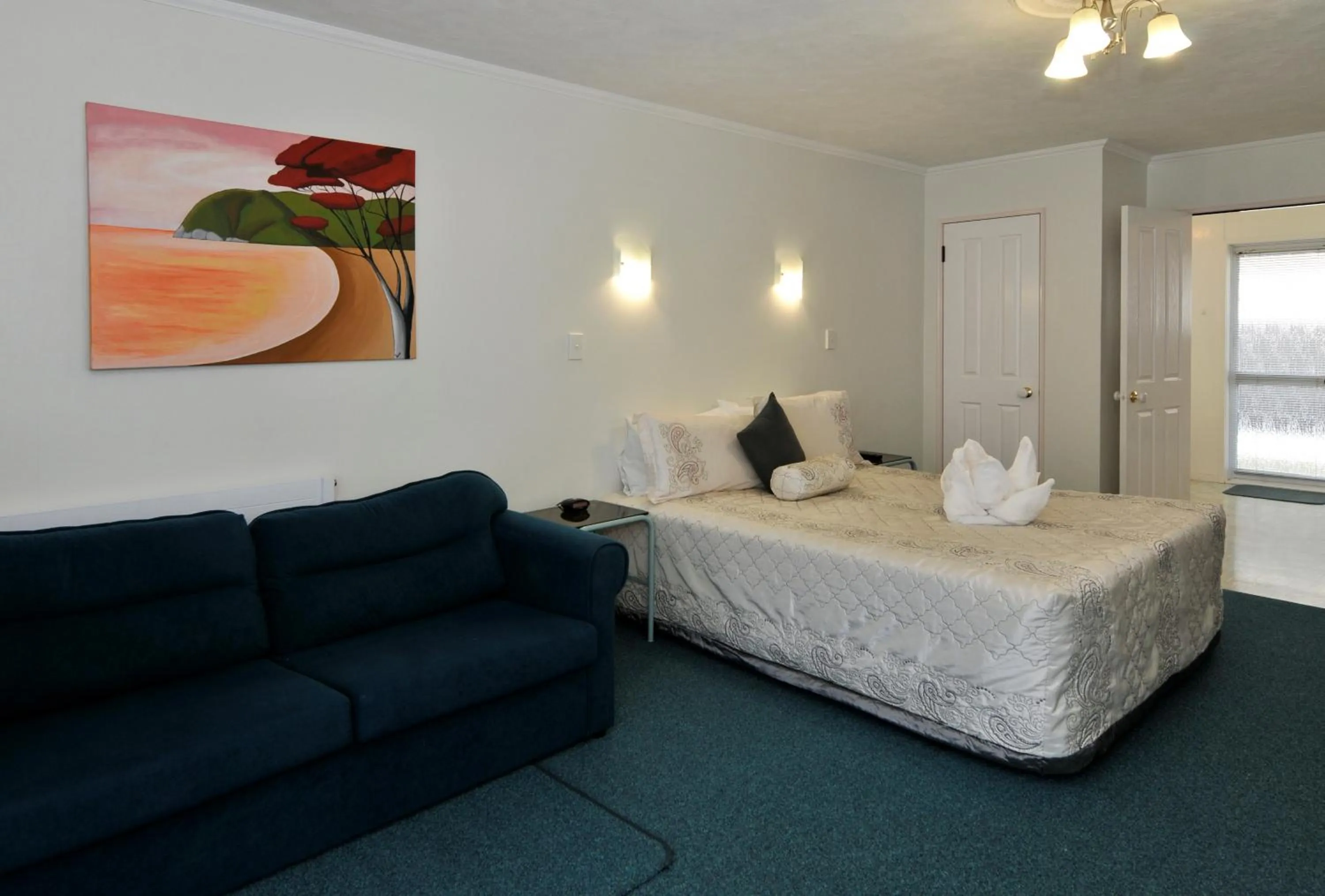 Seating area in Palm Court Motor Inn