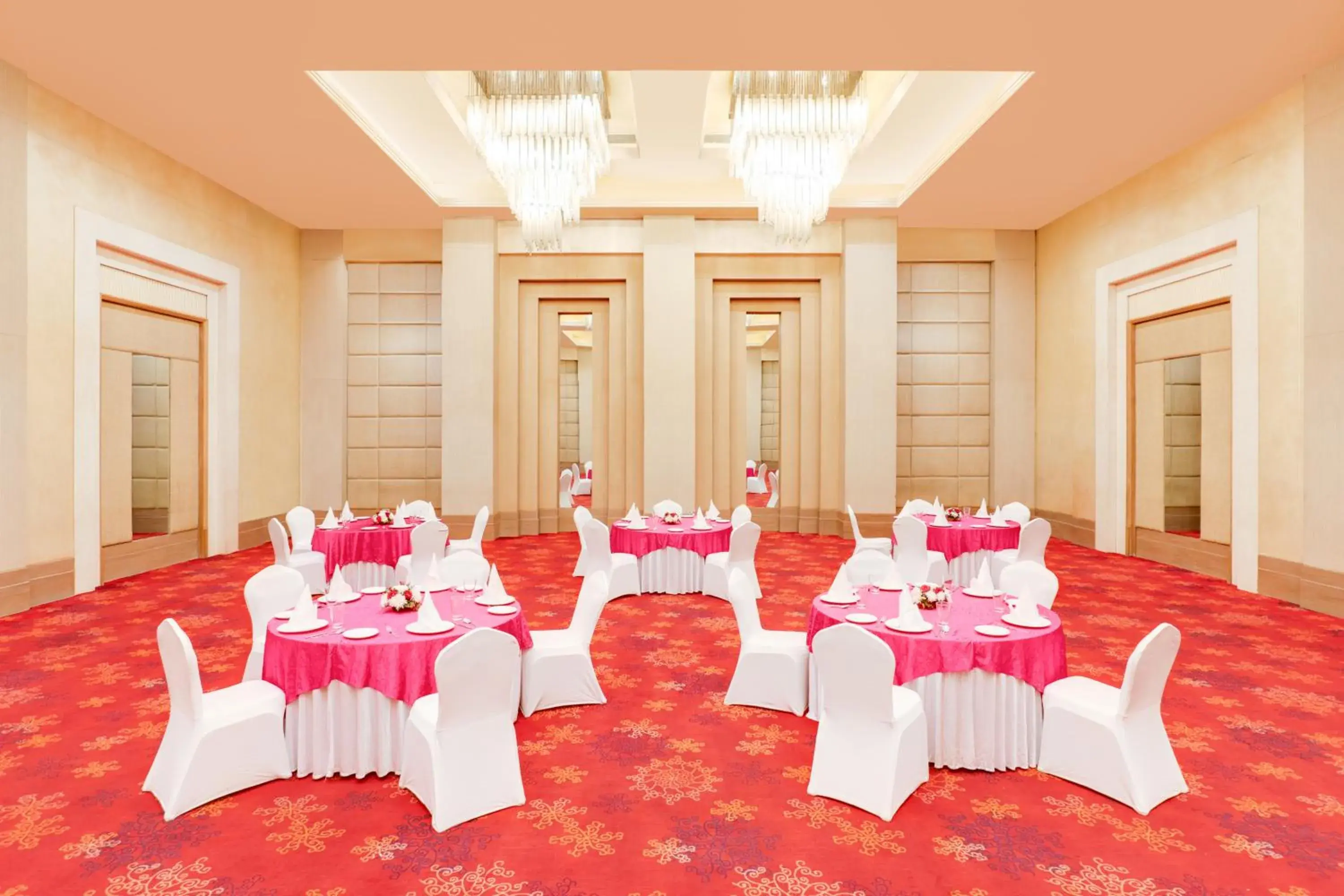 Banquet/Function facilities, Banquet Facilities in Lemon Tree Premier 2, Gurugram