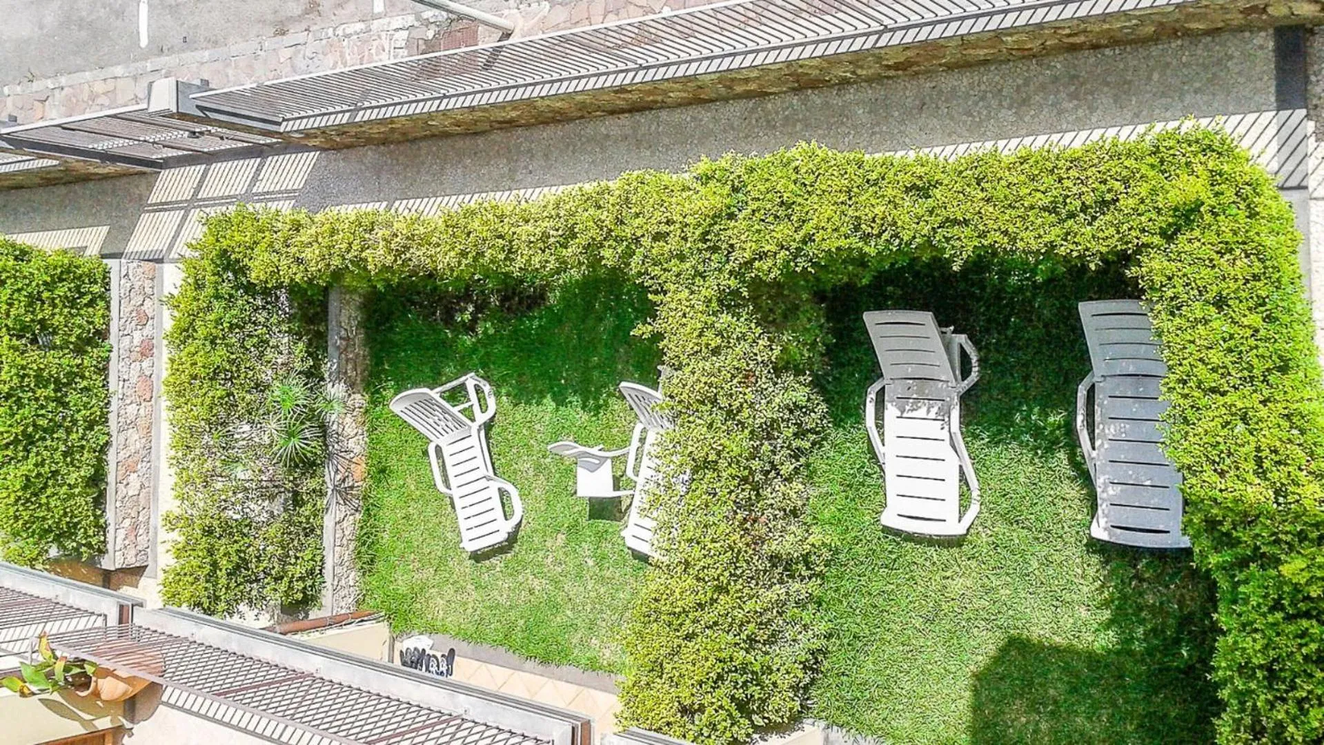 sunbed in Taormina Villa Oasis Residence