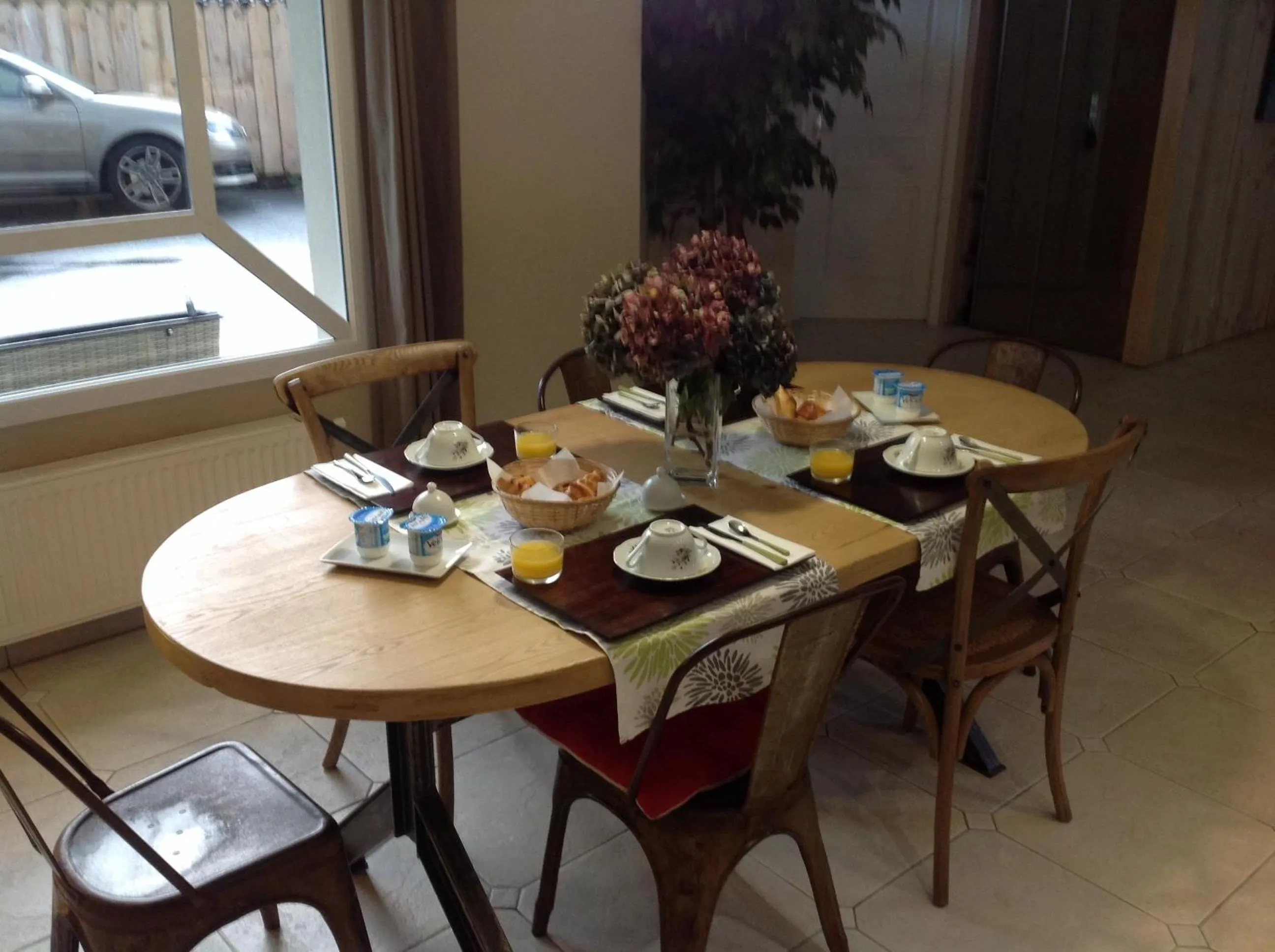 Continental breakfast in Les Rives du Bassin