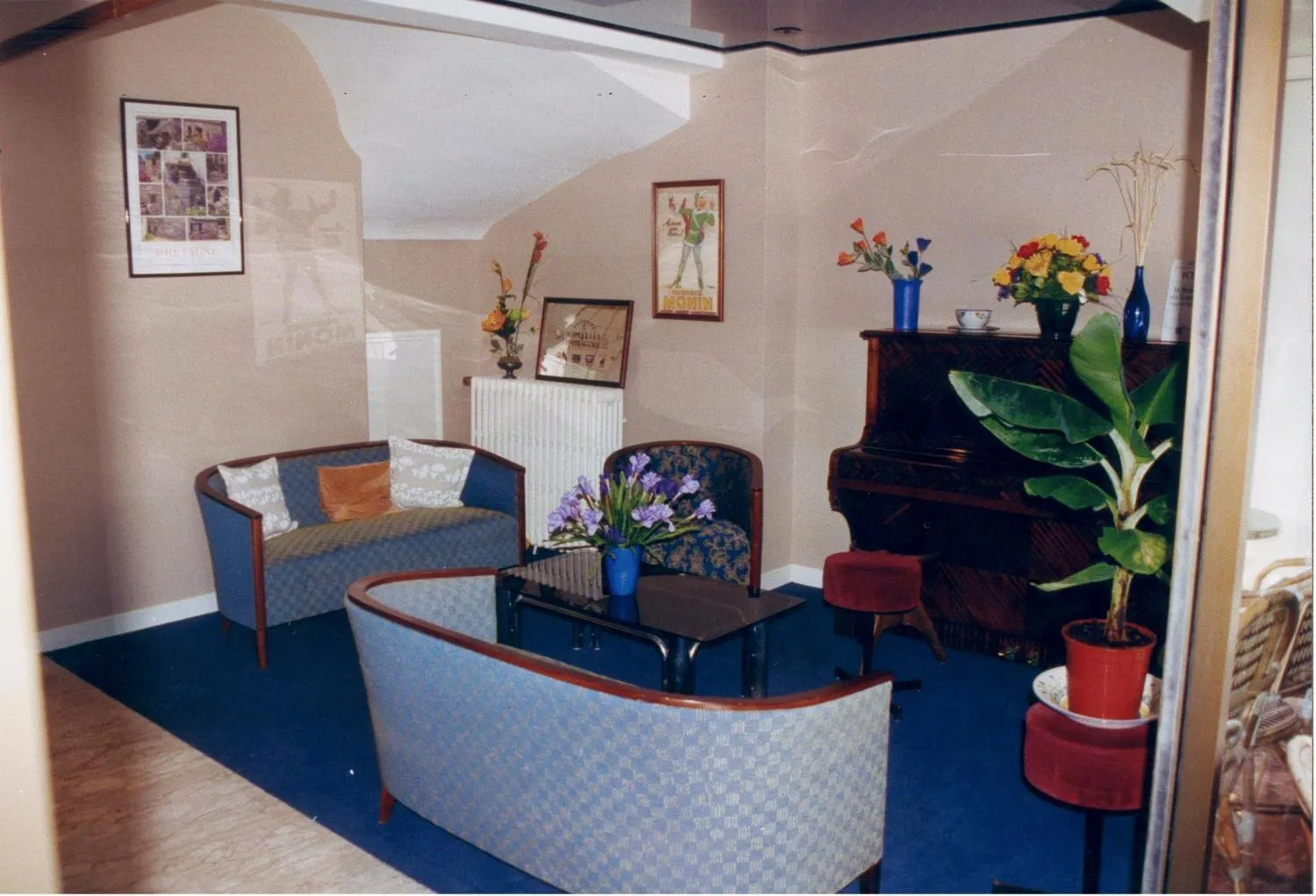 Communal lounge/ TV room in Le France