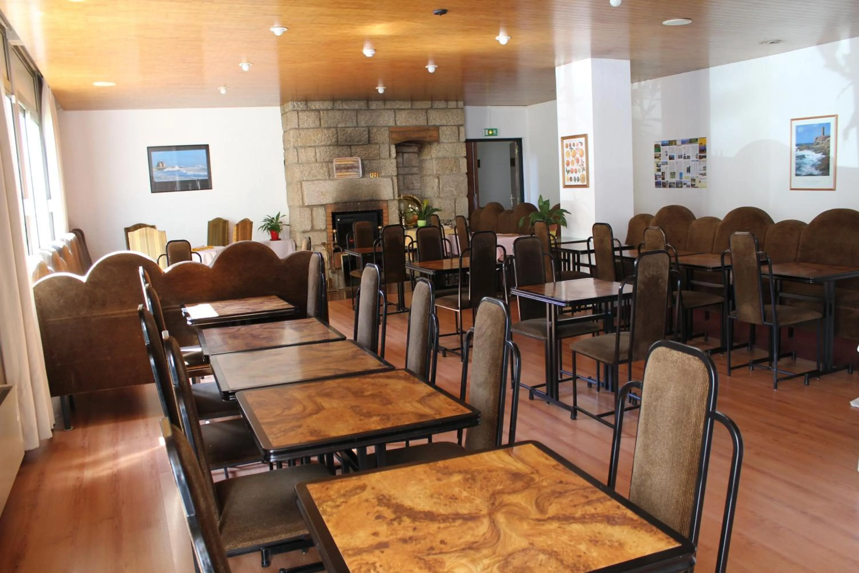 Restaurant/places to eat in Le France