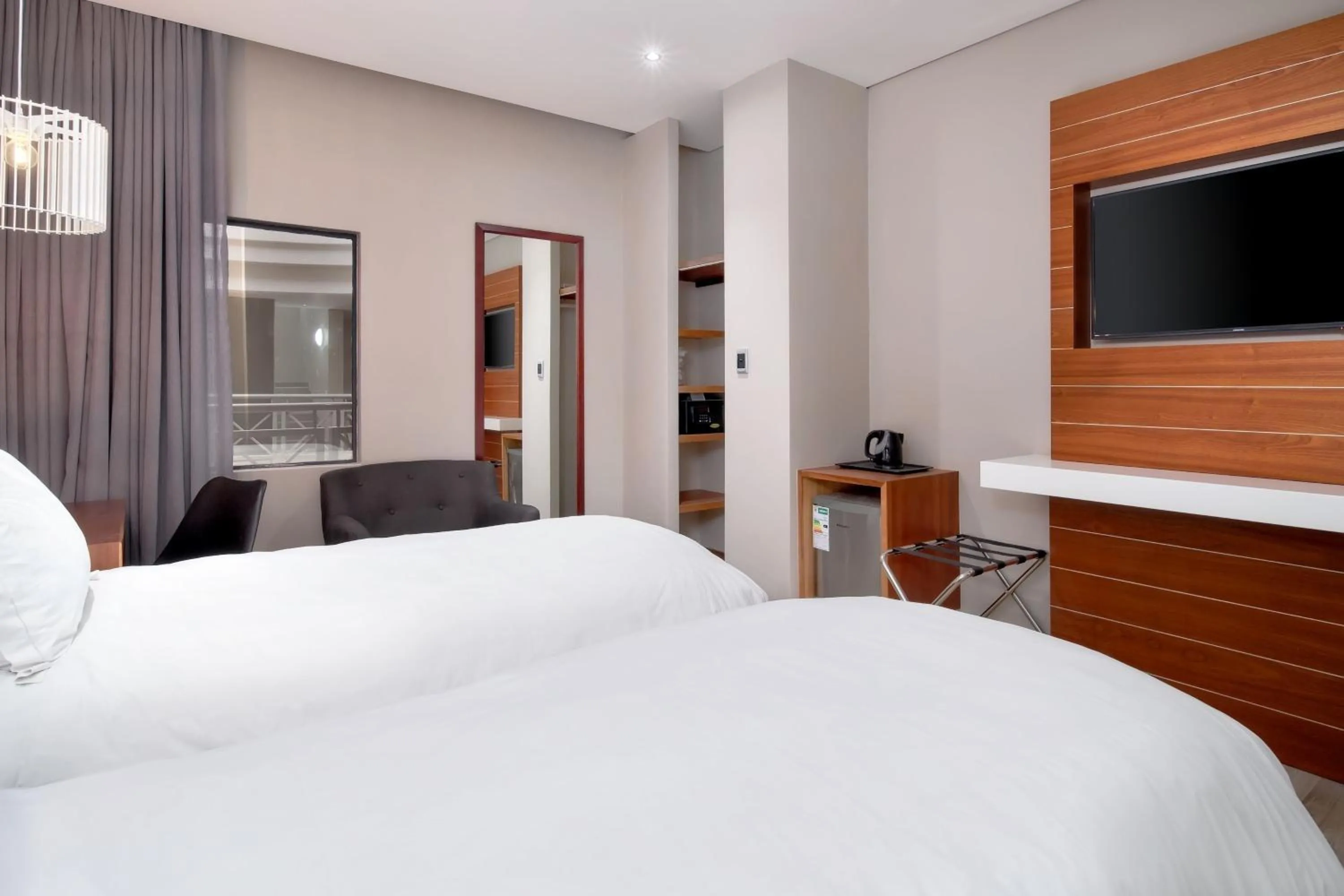 Photo of the whole room, Bed in Protea Hotel by Marriott Pretoria Hatfield