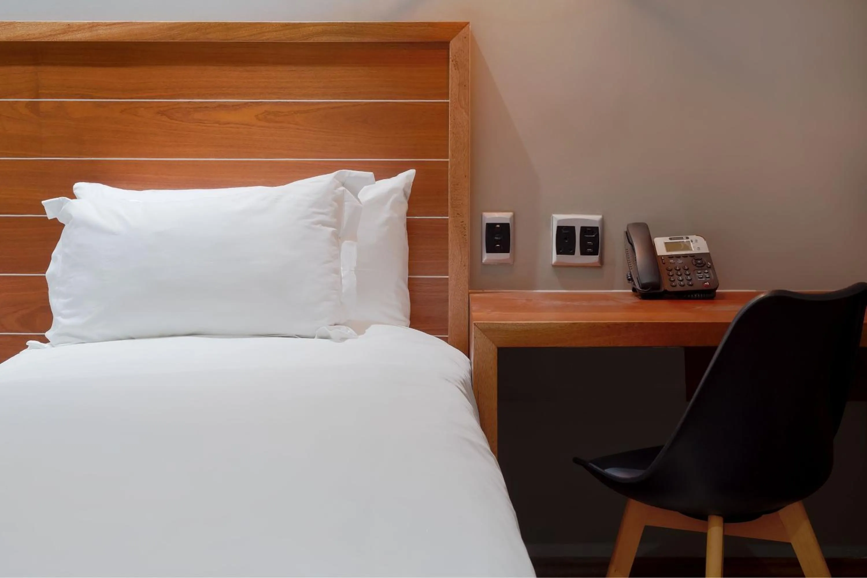 Photo of the whole room, Bed in Protea Hotel by Marriott Pretoria Hatfield