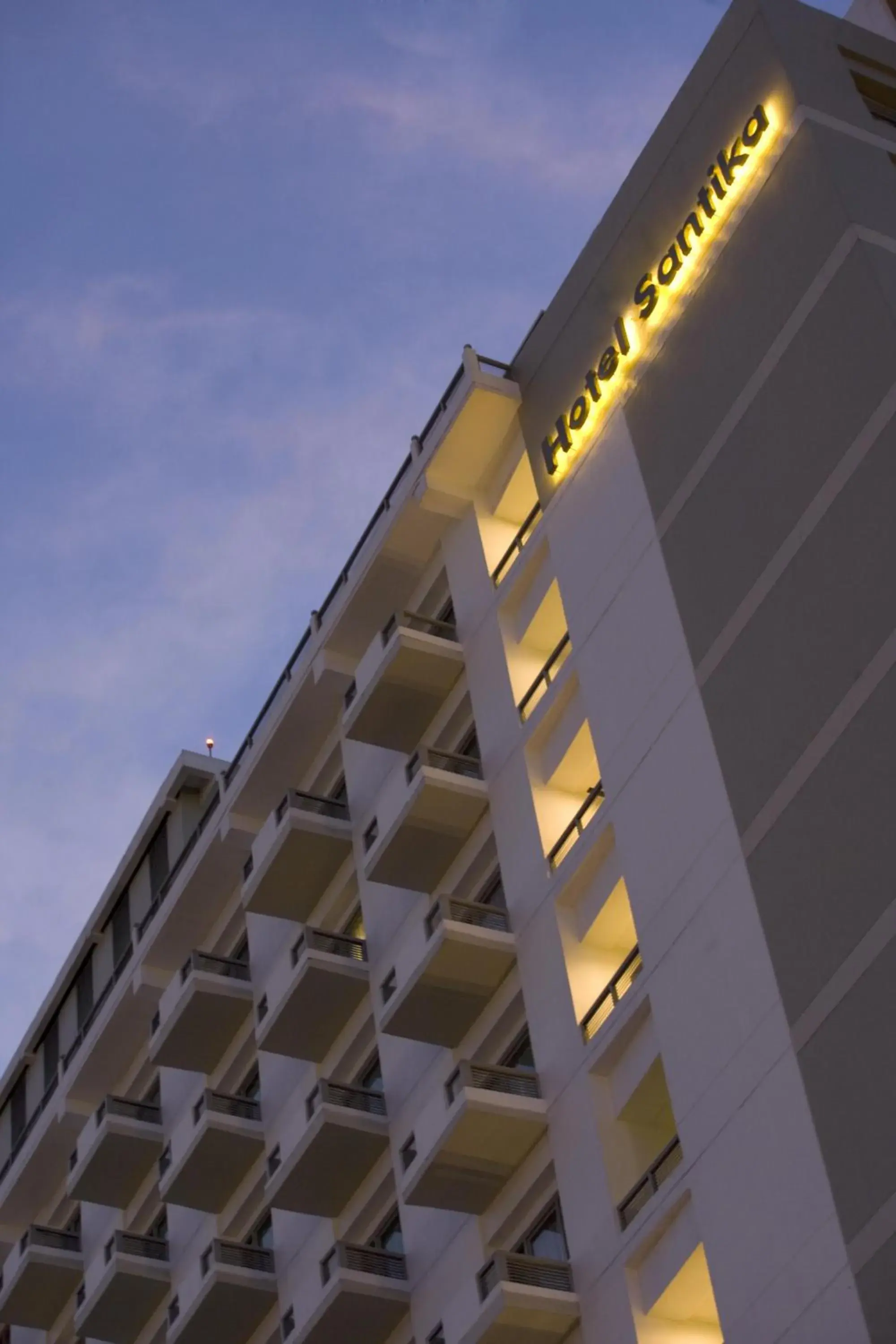 Facade/entrance in Hotel Santika Pandegiling - Surabaya Facade/entrance in Hotel Santika Pandegiling - Surabaya
