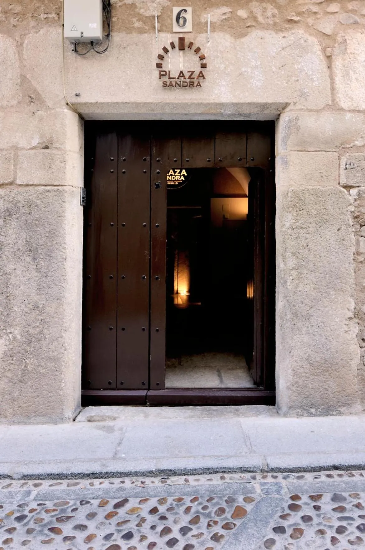 Facade/entrance in Plaza Sandra