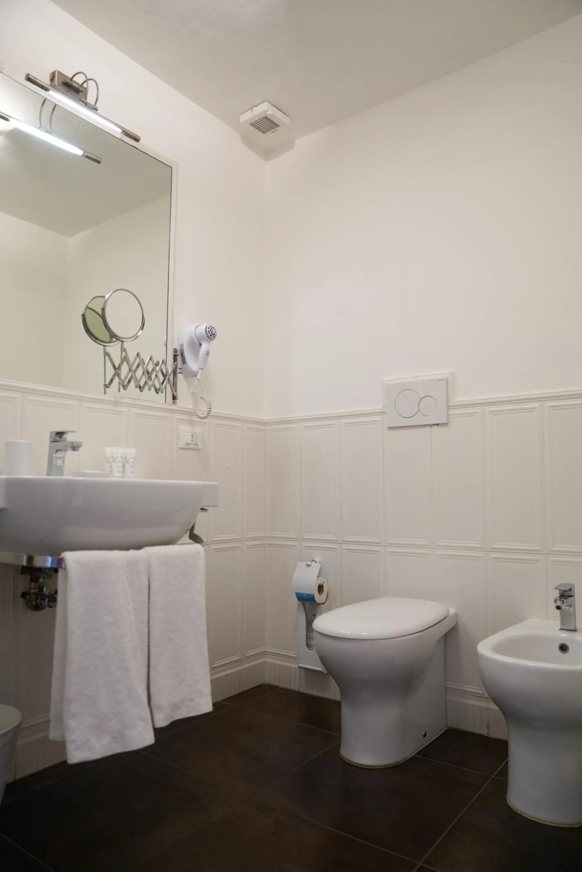 Bathroom in Affittacamere ALBA