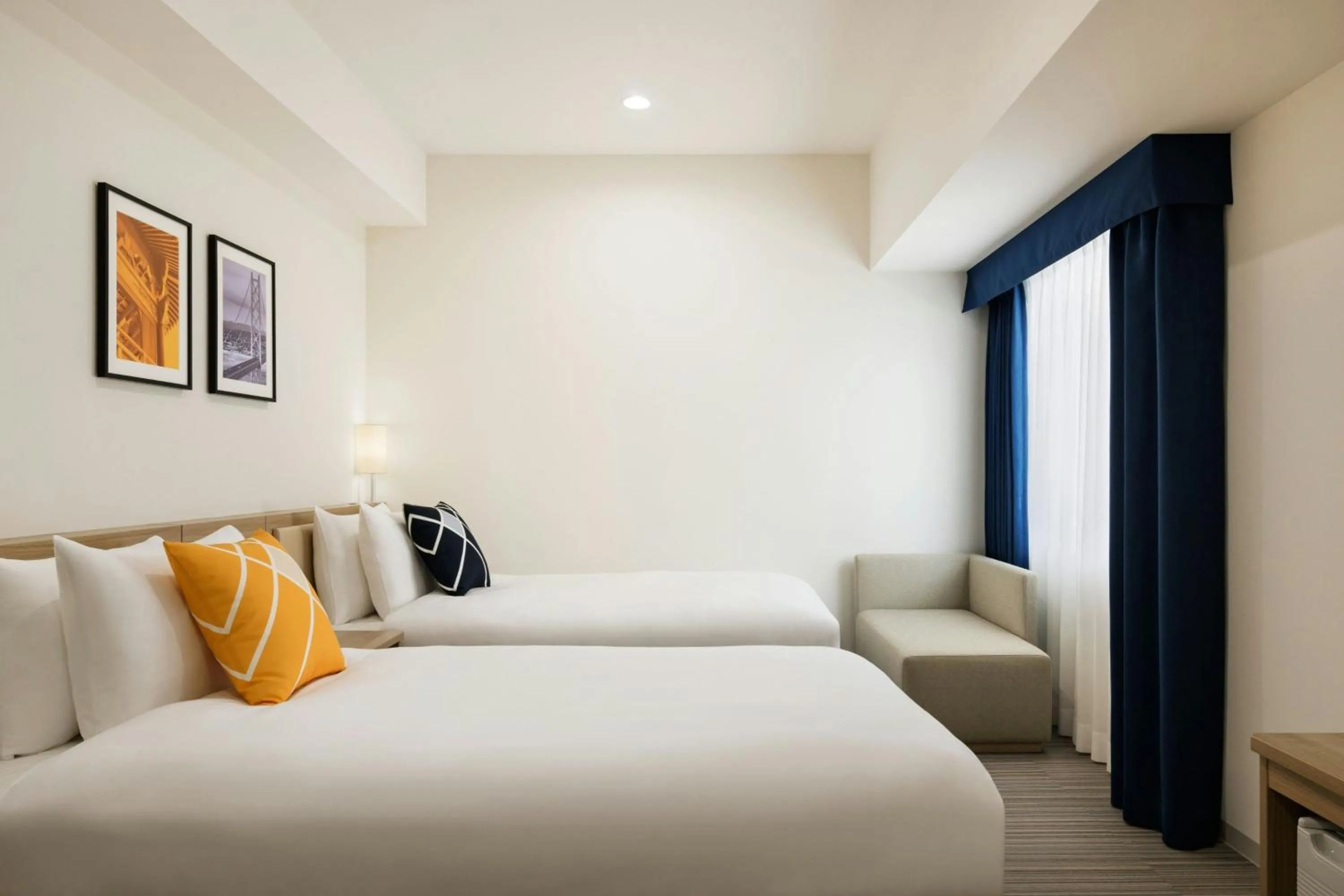 Photo of the whole room, Bed in UNIZO INN Kobe Sannomiya