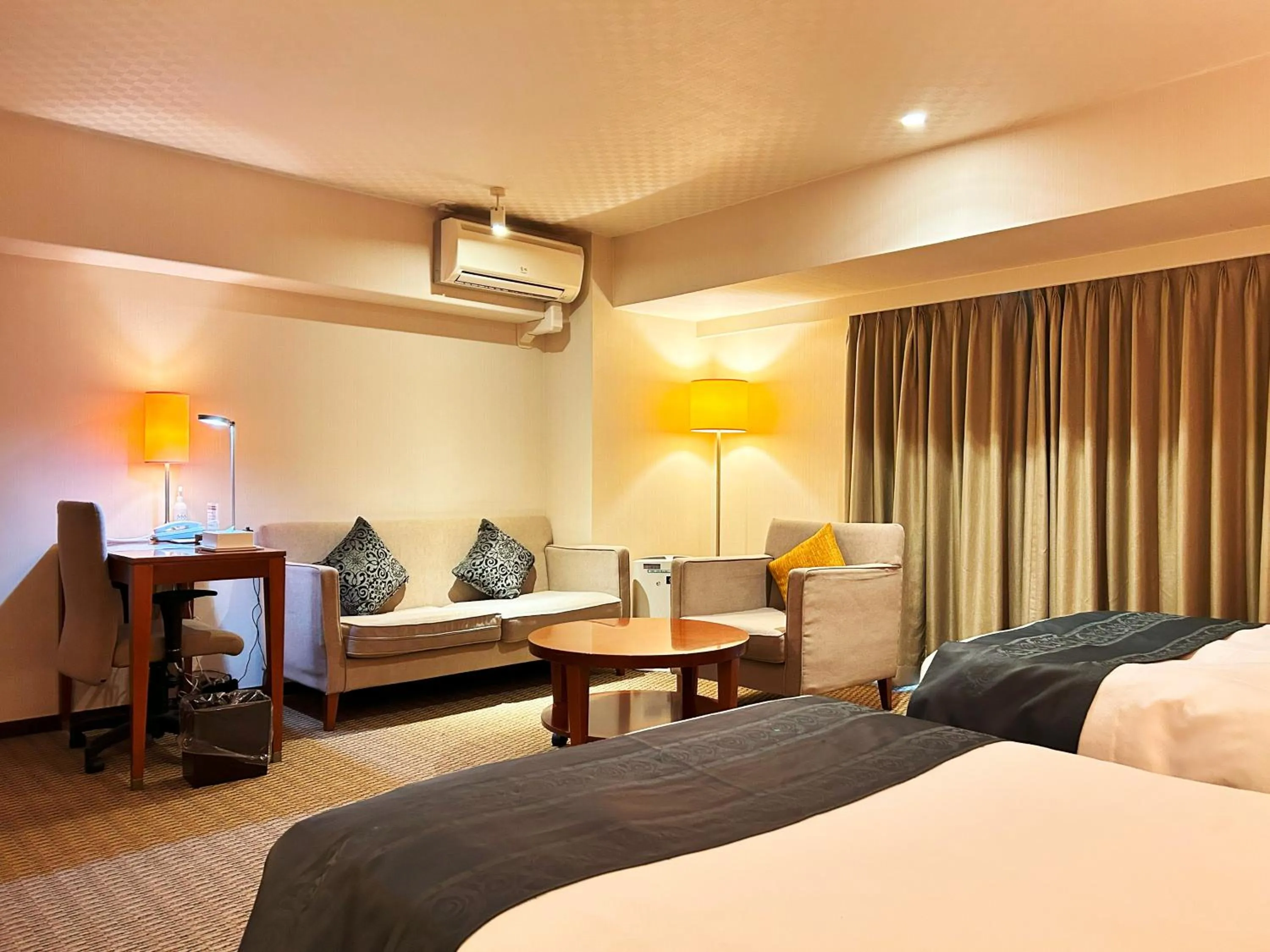 Bed in Nakajimaya Grand Hotel