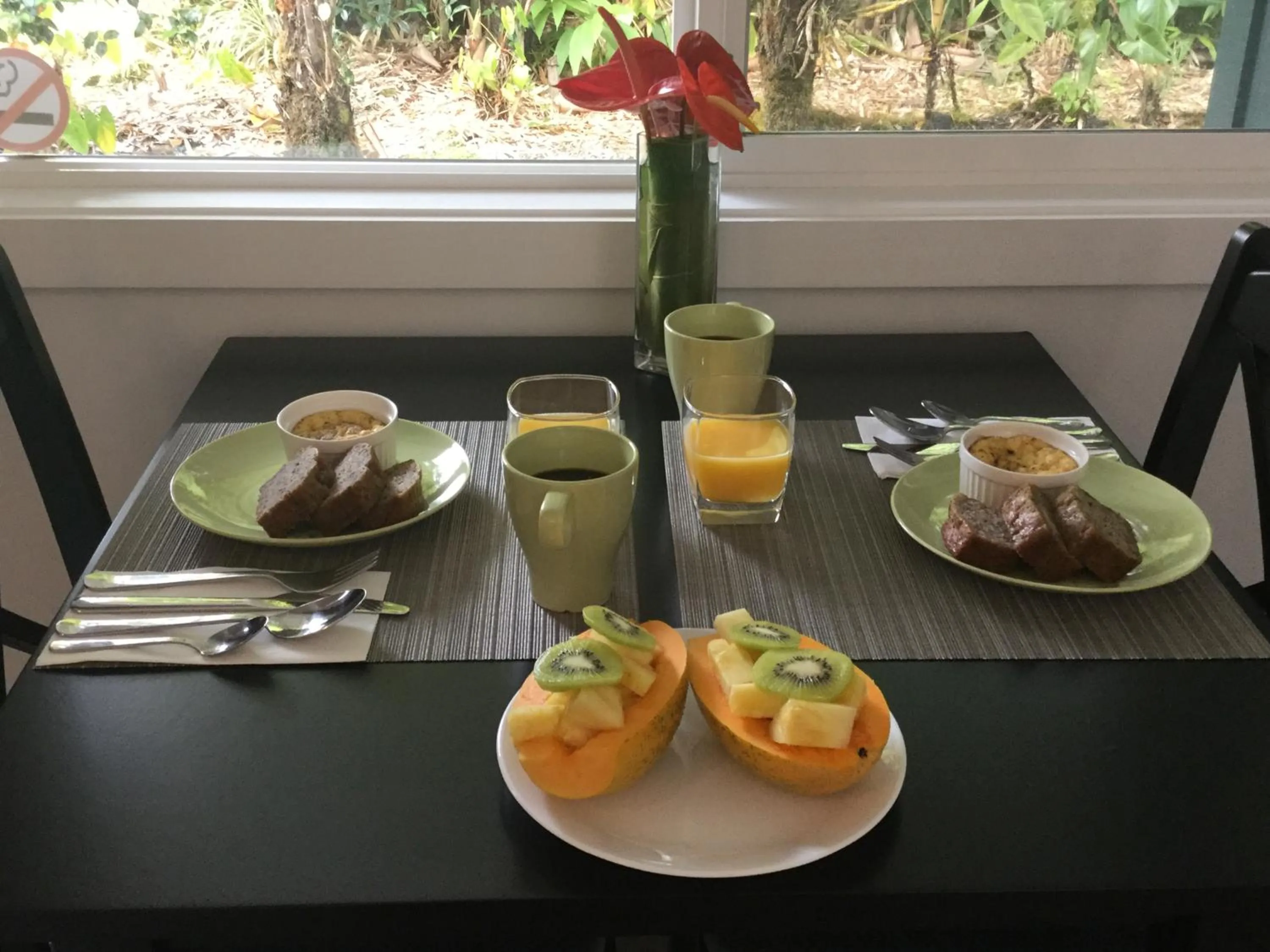 Continental breakfast in Hale 'Ohu Bed & Breakfast