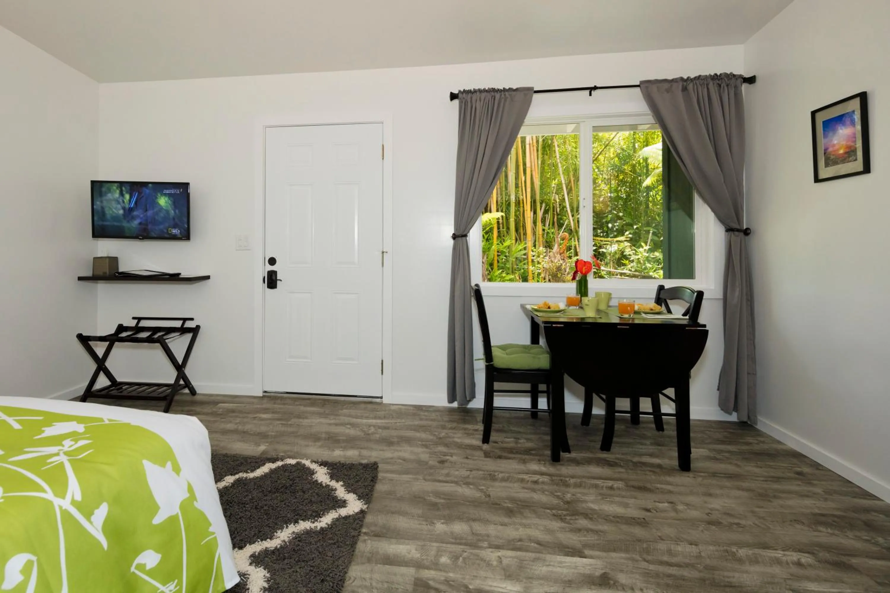 Photo of the whole room in Hale 'Ohu Bed & Breakfast