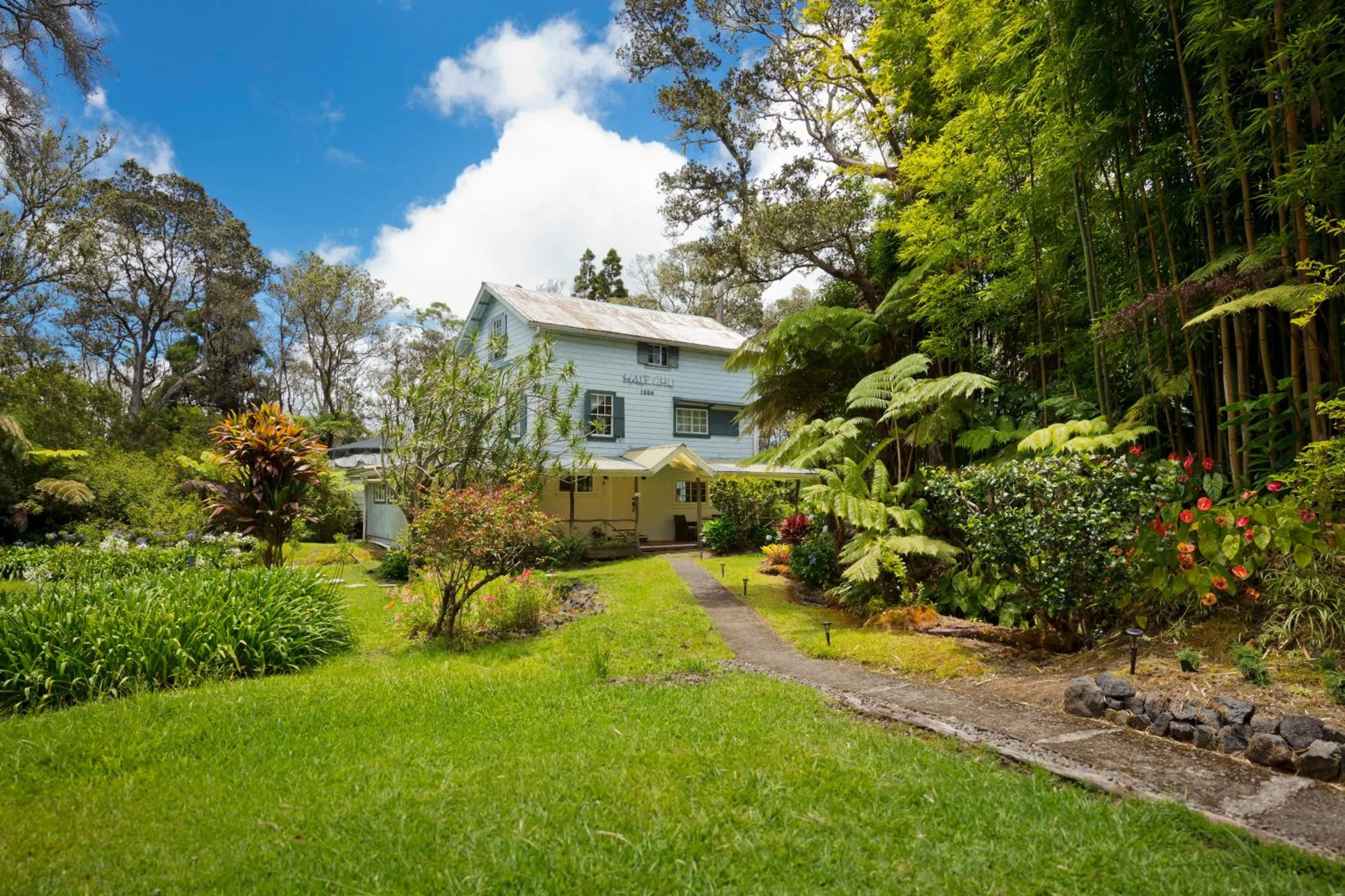 Property building in Hale 'Ohu Bed & Breakfast